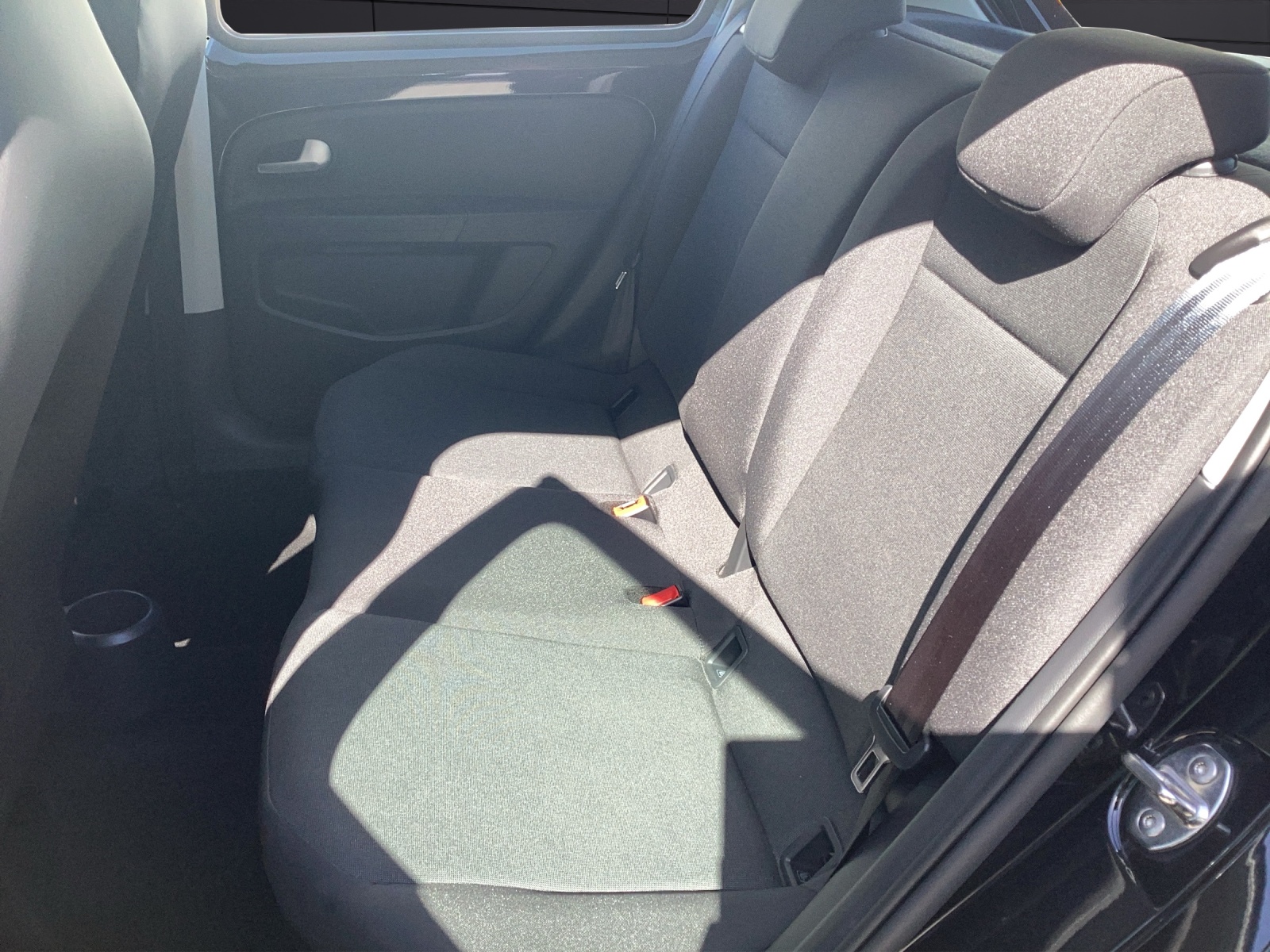Fahrzeugabbildung Volkswagen up! Kamera GRA SHZ DAB