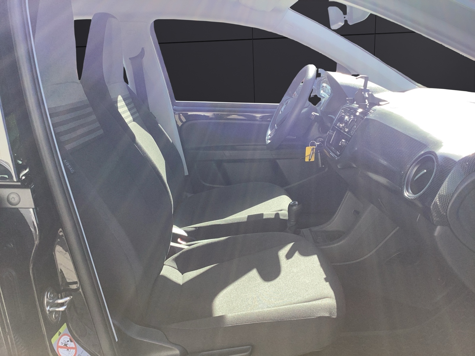 Fahrzeugabbildung Volkswagen up! Kamera GRA SHZ DAB