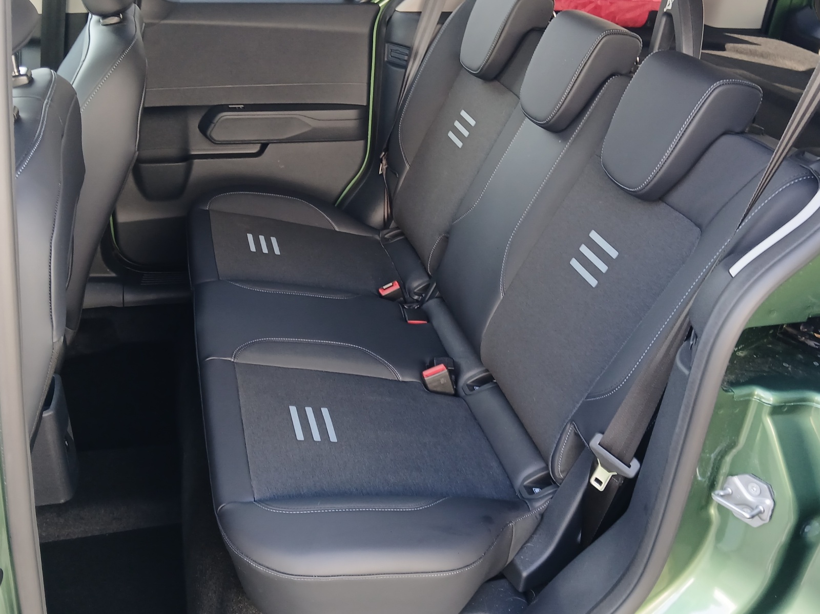 Fahrzeugabbildung Ford Tourneo Courier 1.0 EcoBoost Active Navi ACC RFK SH LM