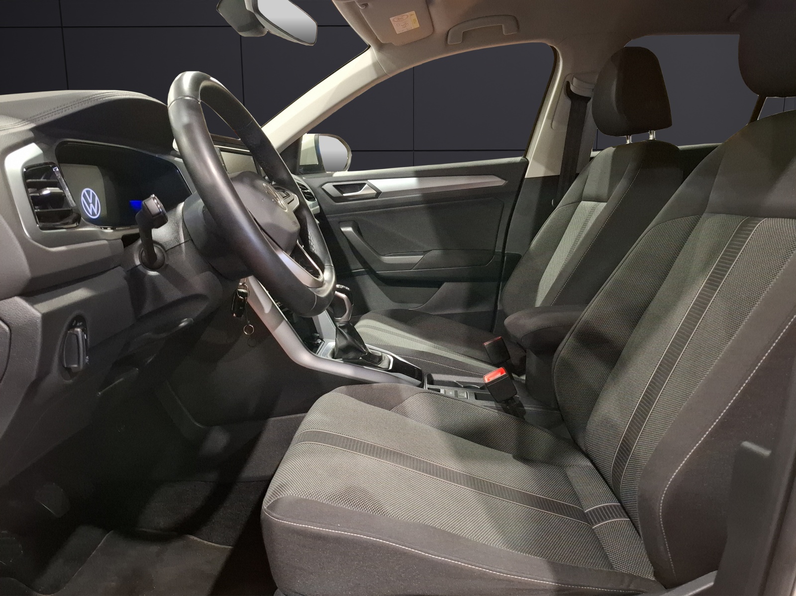 Fahrzeugabbildung Volkswagen T-Roc TSI Life STH LED Park-Assist SH LM