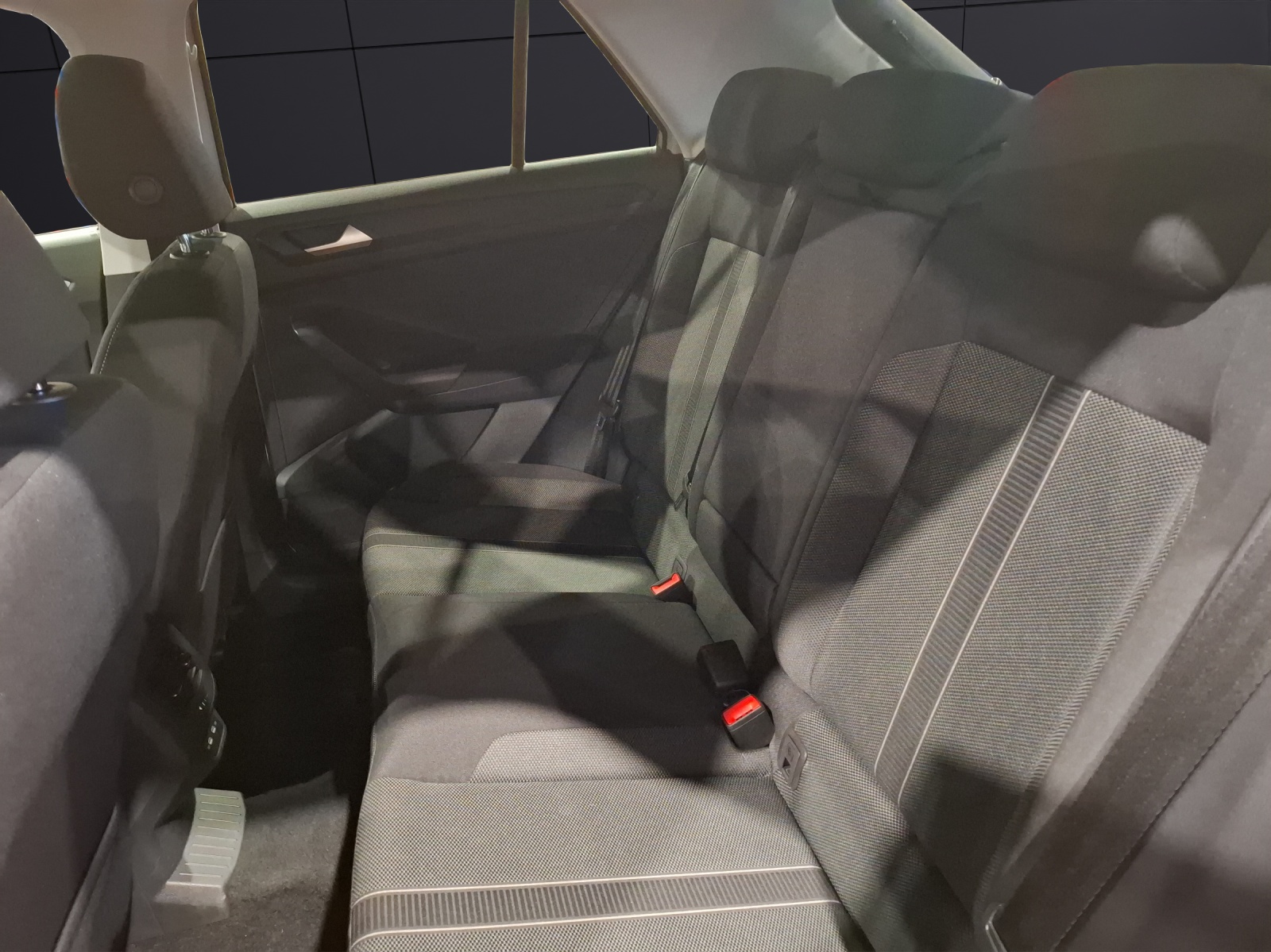 Fahrzeugabbildung Volkswagen T-Roc TSI Life STH LED Park-Assist SH LM