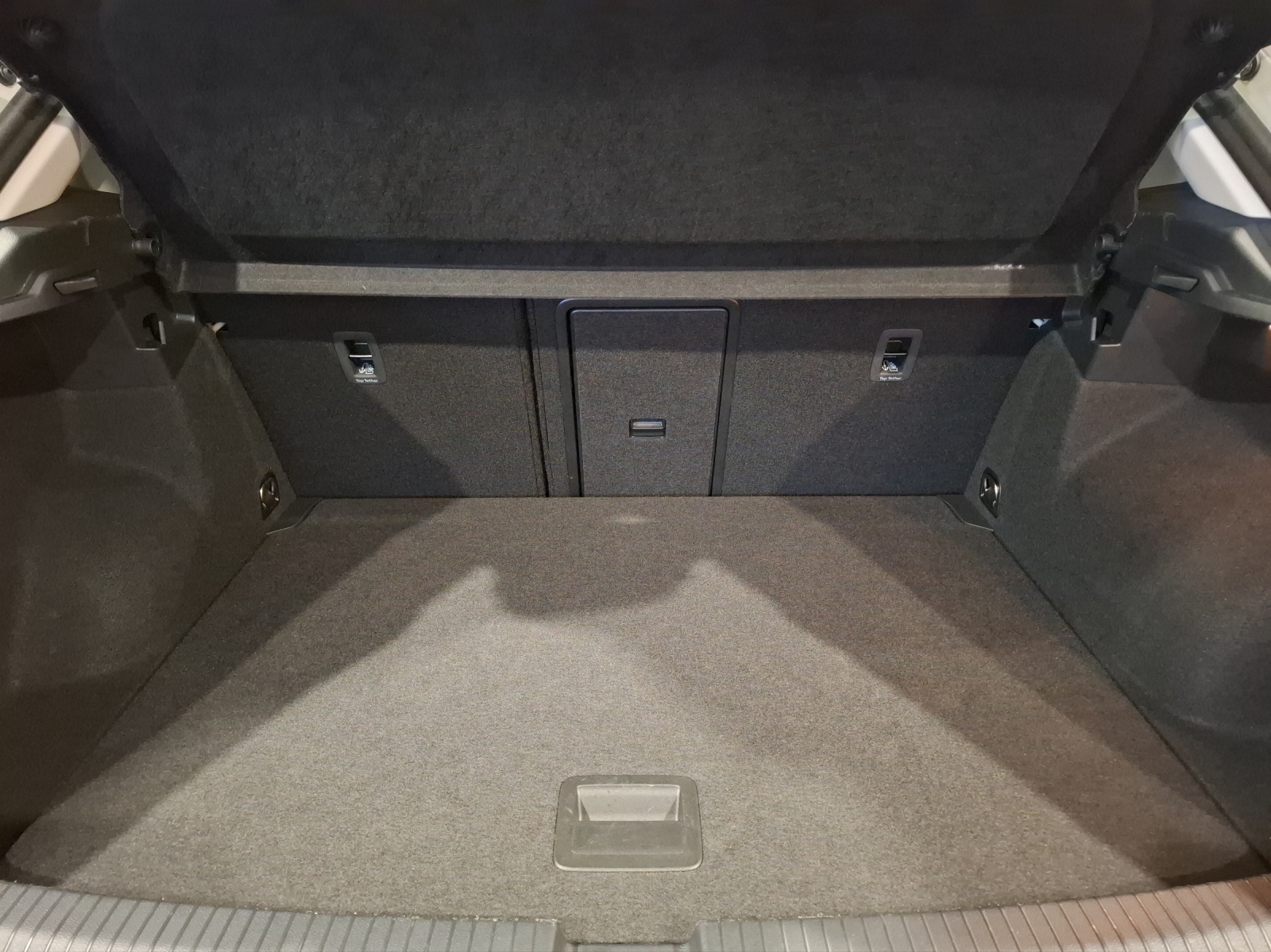 Fahrzeugabbildung Volkswagen T-Roc TSI Life STH LED Park-Assist SH LM