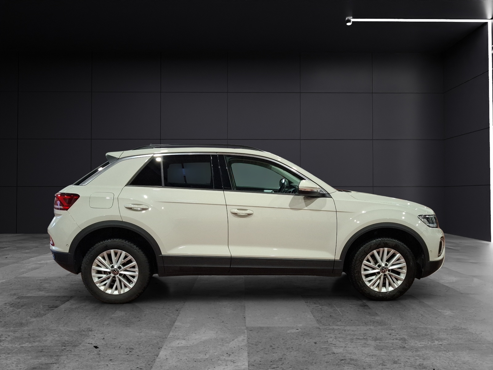 Fahrzeugabbildung Volkswagen T-Roc TSI Life STH LED Park-Assist SH LM