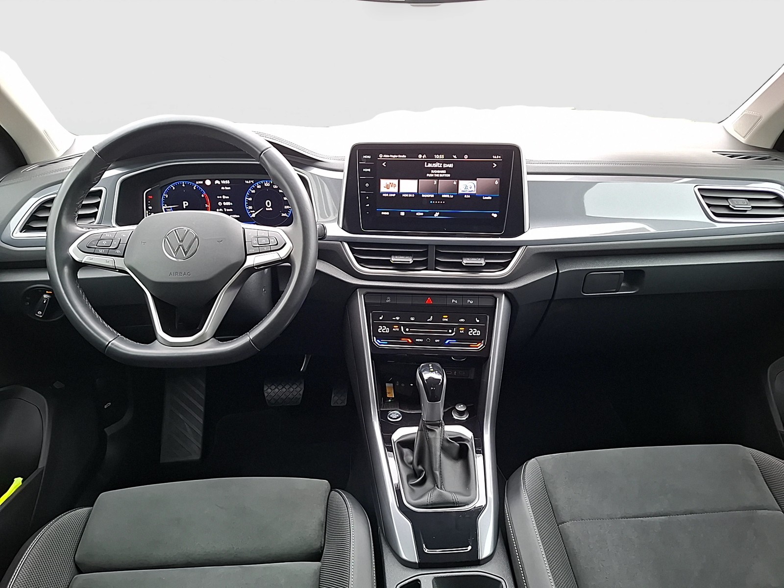 Fahrzeugabbildung Volkswagen T-Roc TSI Style DSG Matrix AHK Navi AID ACC RFK SH