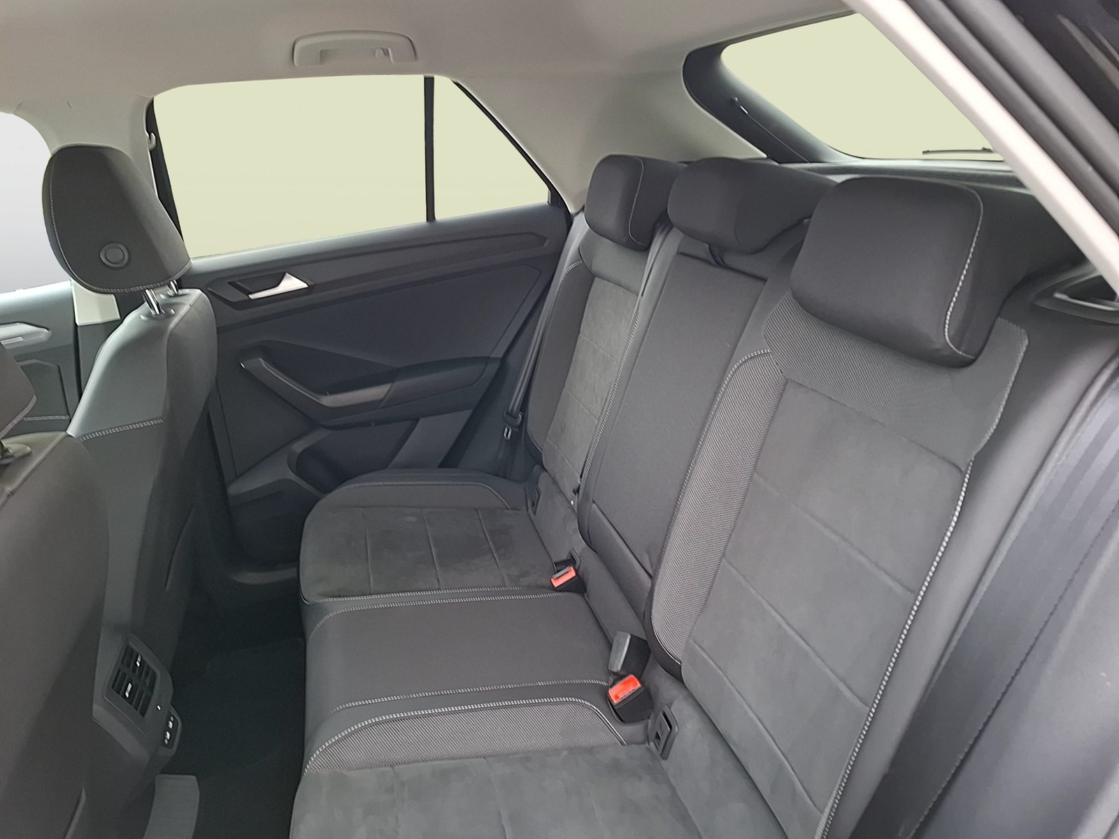 Fahrzeugabbildung Volkswagen T-Roc TSI Style DSG Matrix AHK Navi AID ACC RFK SH