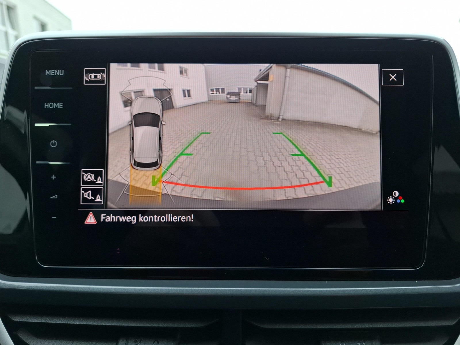 Fahrzeugabbildung Volkswagen T-Roc TSI Style DSG Matrix AHK Navi AID ACC RFK SH