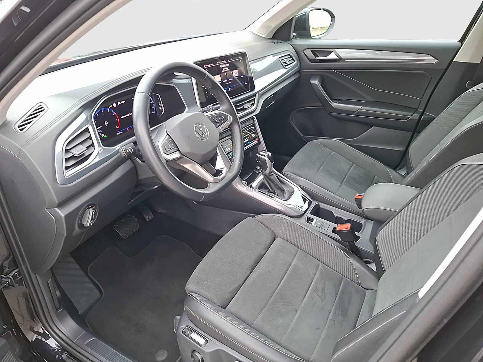 Fahrzeugabbildung Volkswagen T-Roc TSI Style DSG Matrix AHK Navi AID ACC RFK SH