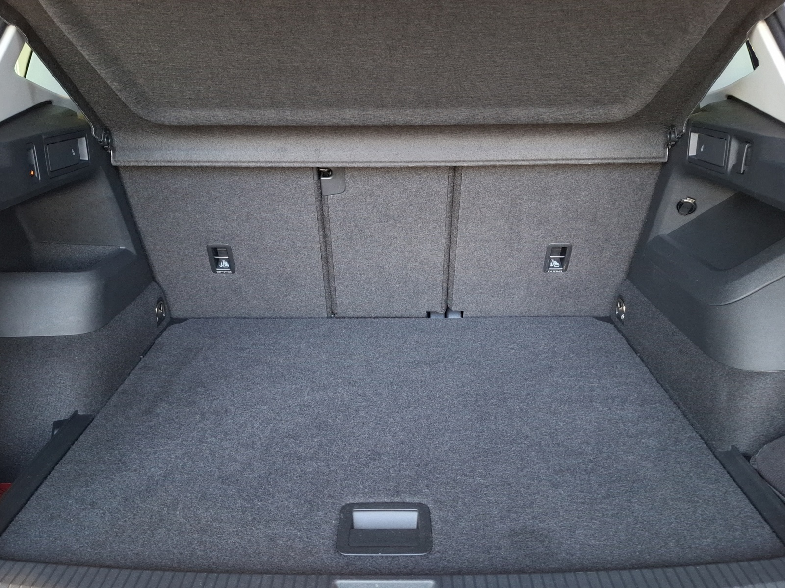 Fahrzeugabbildung Volkswagen Tiguan eTSI Life DSG LED AHK Navi AID ACC RFK SH