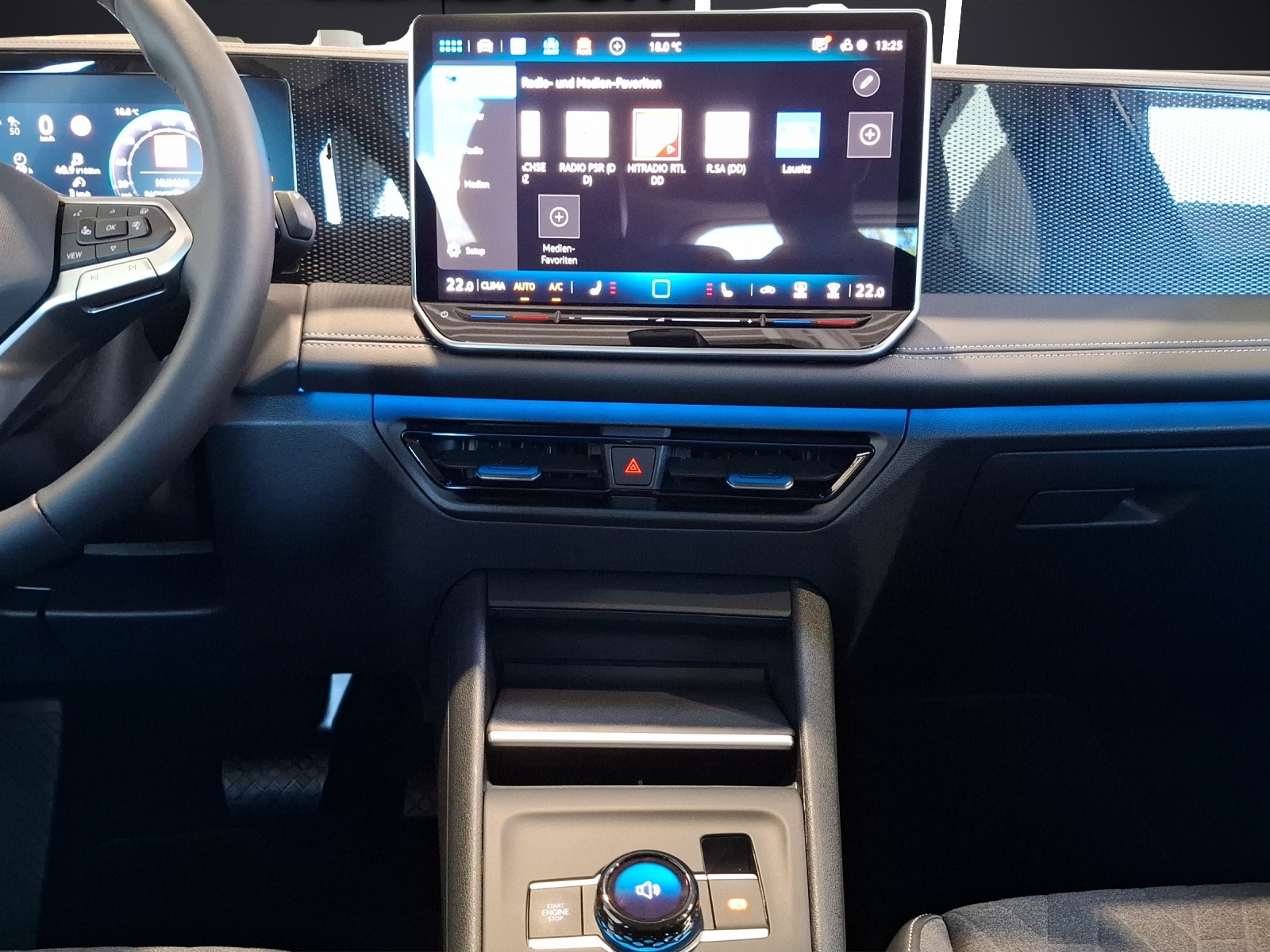 Fahrzeugabbildung Volkswagen Tiguan eTSI Life DSG LED AHK Navi AID ACC RFK SH