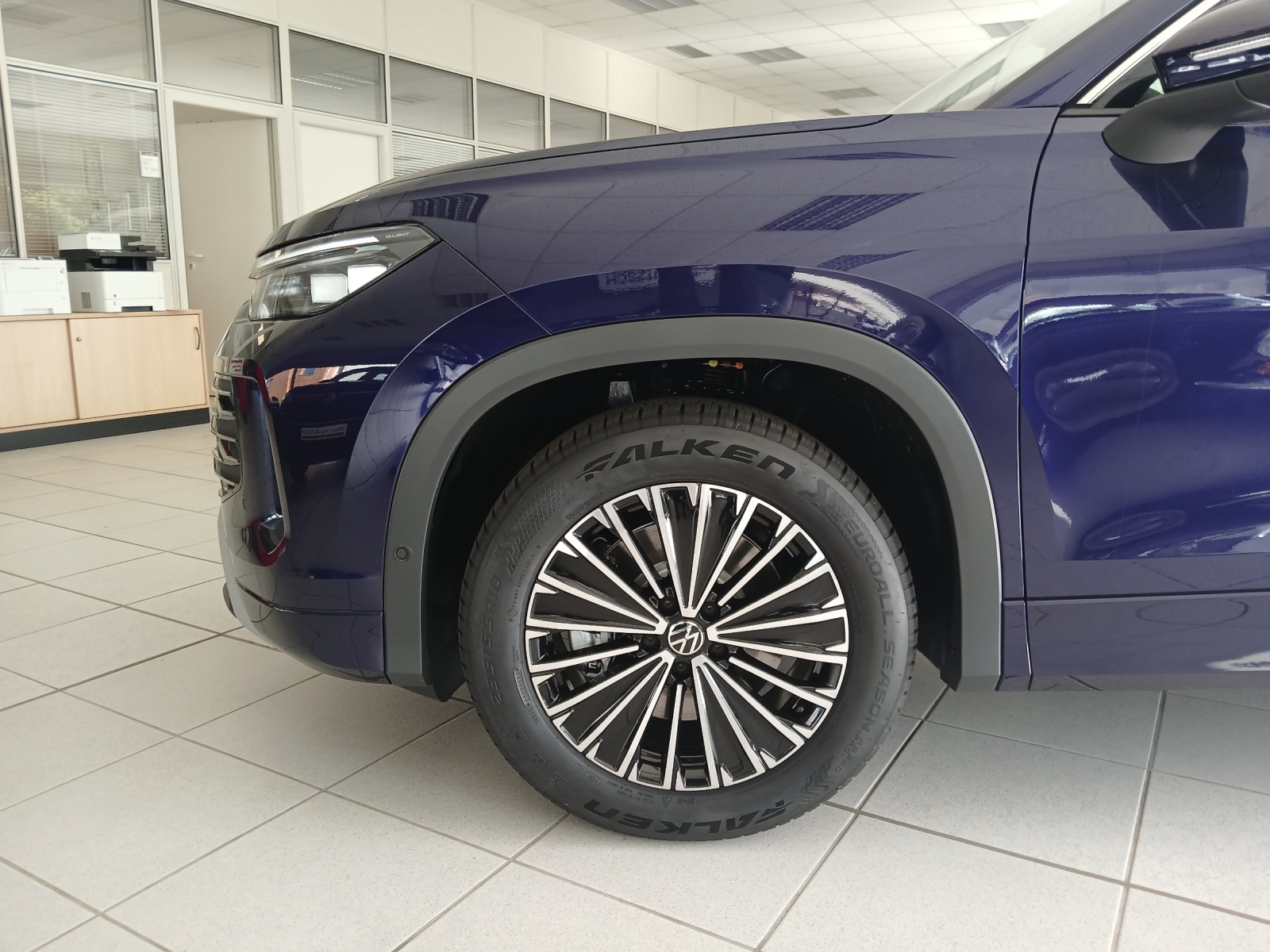 Fahrzeugabbildung Volkswagen Tayron 2.0 TDI 110 kW Elegance AHZV IQ.LIGHT Ganzjahresreifen