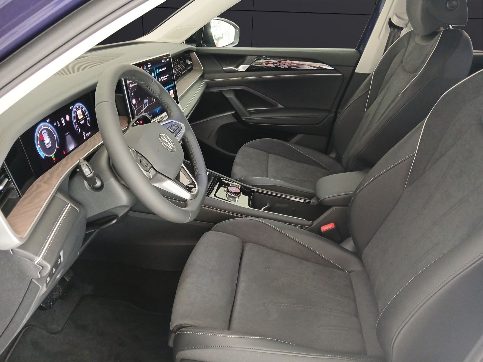Fahrzeugabbildung Volkswagen Tayron 2.0 TDI 110 kW Elegance AHZV IQ.LIGHT Ganzjahresreifen