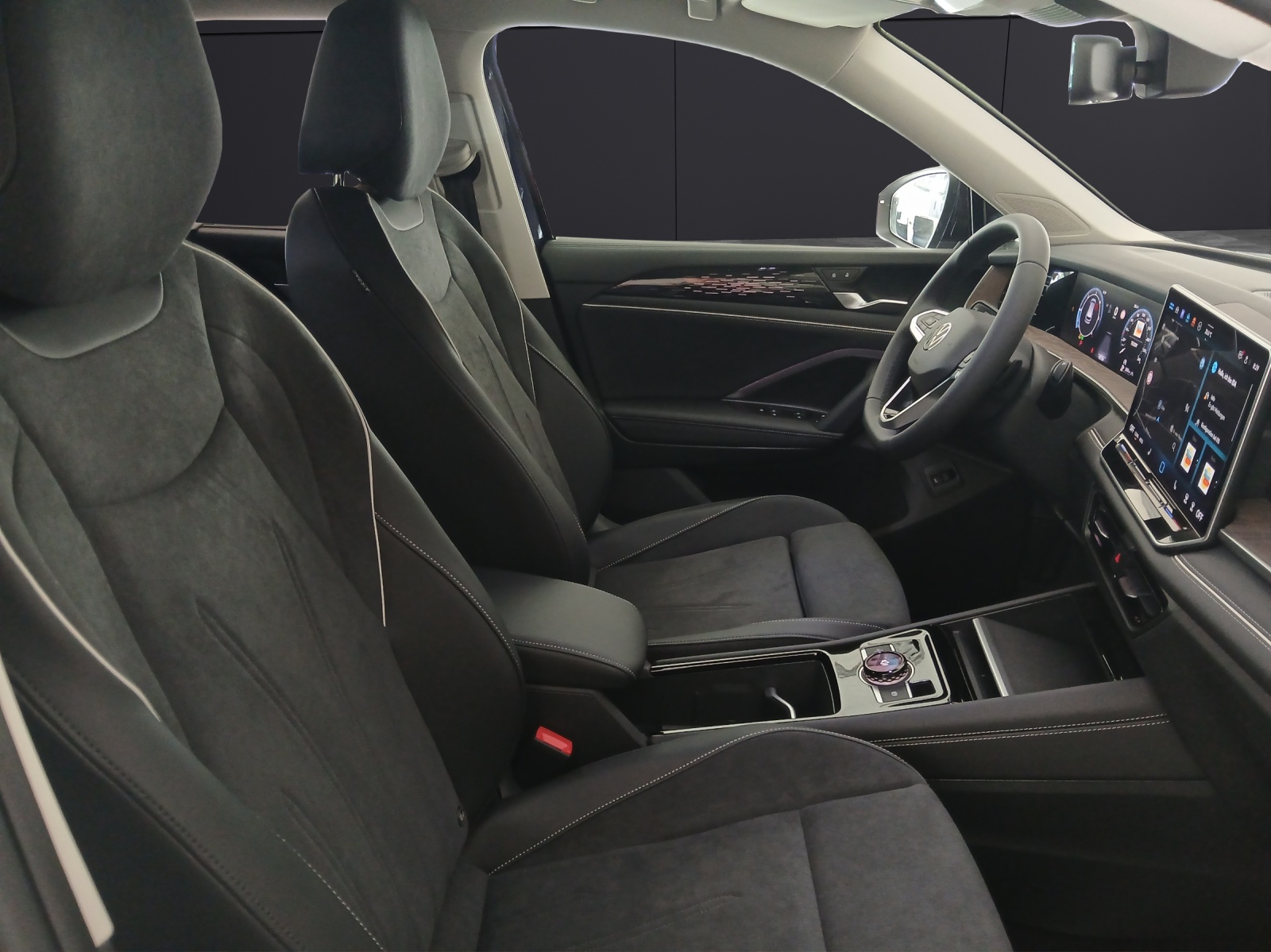 Fahrzeugabbildung Volkswagen Tayron 2.0 TDI 110 kW Elegance AHZV IQ.LIGHT Ganzjahresreifen