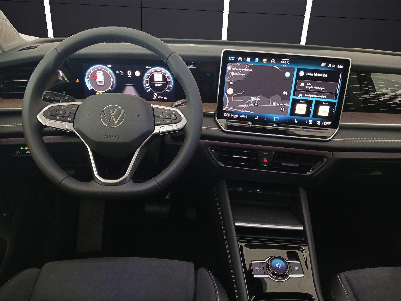 Fahrzeugabbildung Volkswagen Tayron 2.0 TDI 110 kW Elegance AHZV IQ.LIGHT Ganzjahresreifen