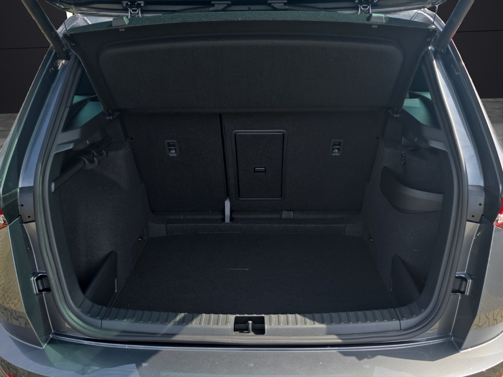 Fahrzeugabbildung SKODA Karoq Sportline 1.5 TSI DSG Matrix Navi ACC AHK