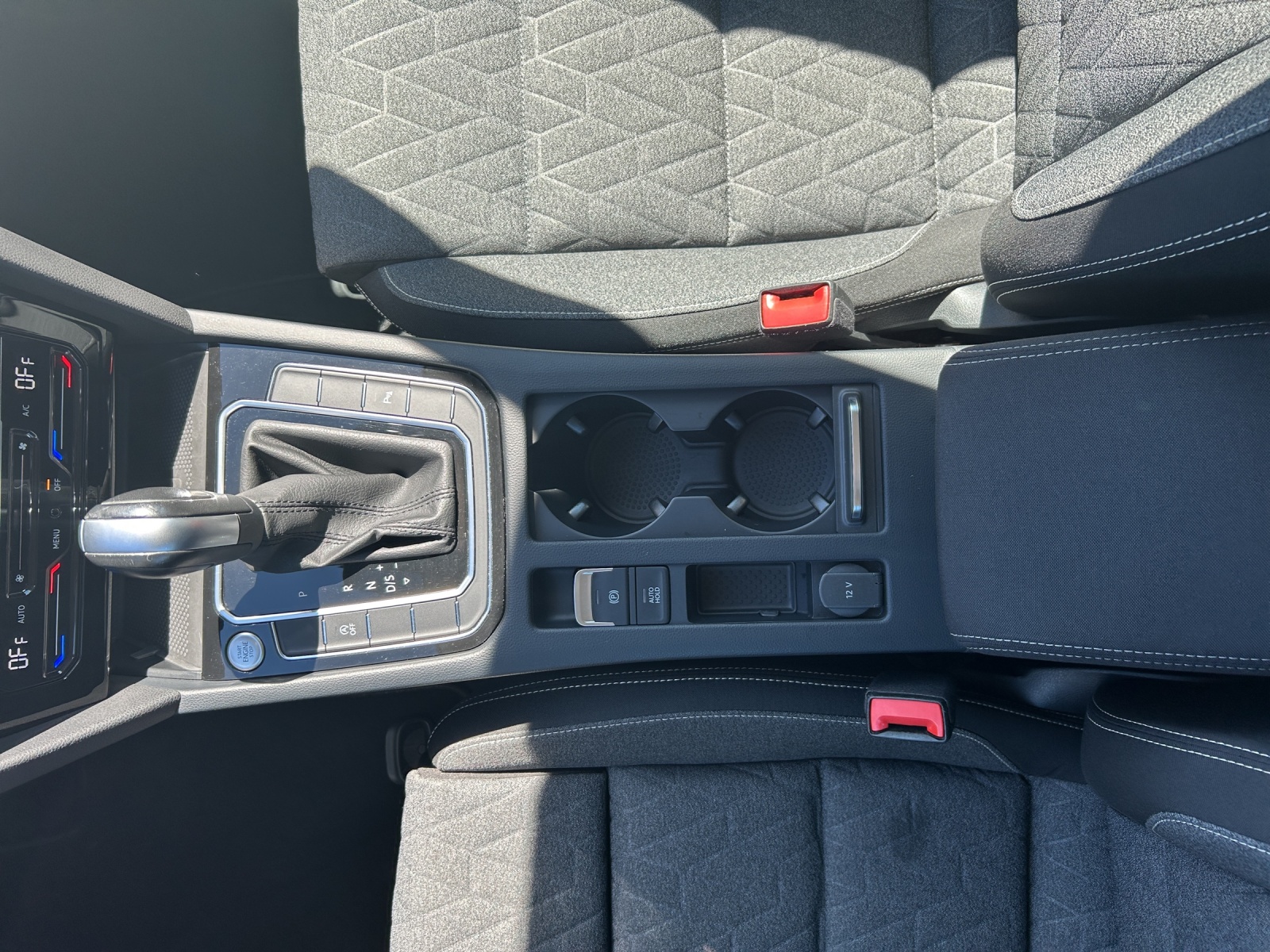 Fahrzeugabbildung Volkswagen Passat Variant TDI Business DSG LED Navi ACC AHK Kamera SHZ