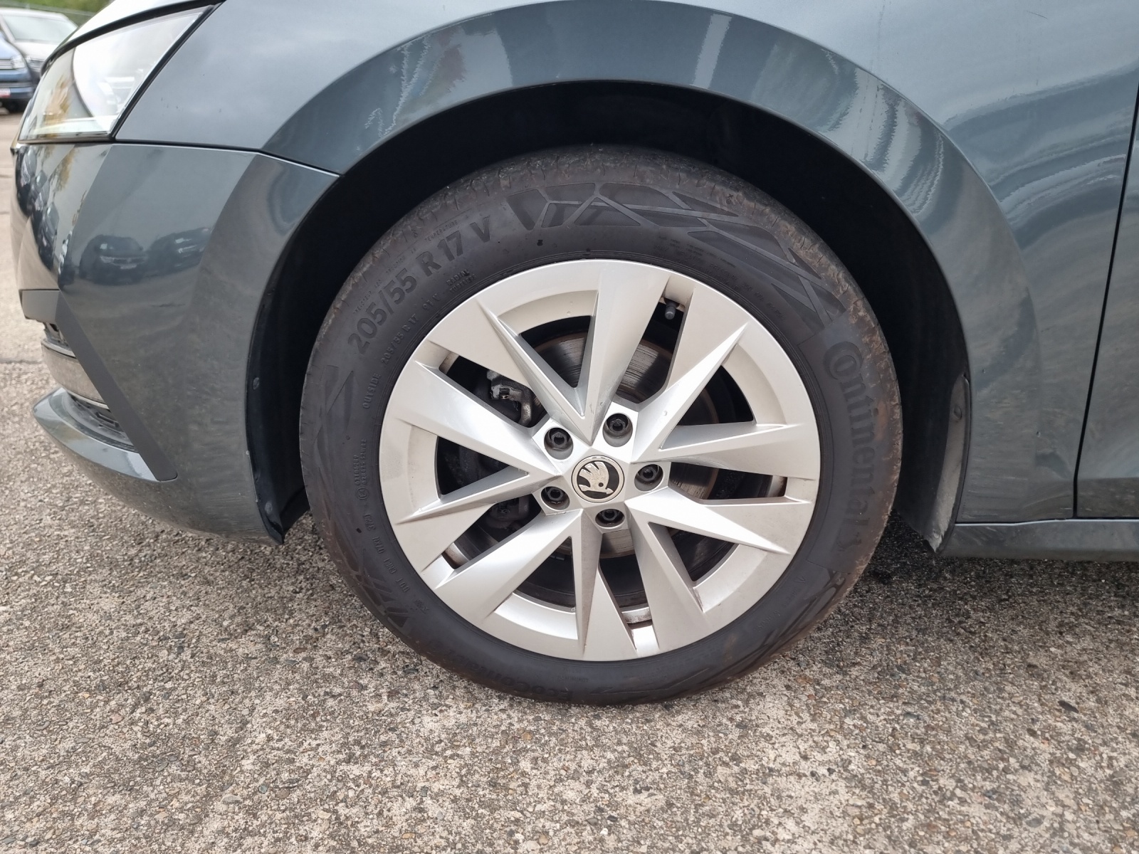 Fahrzeugabbildung SKODA Octavia Combi TDI First-Edition DSG LED Navi PDC SH