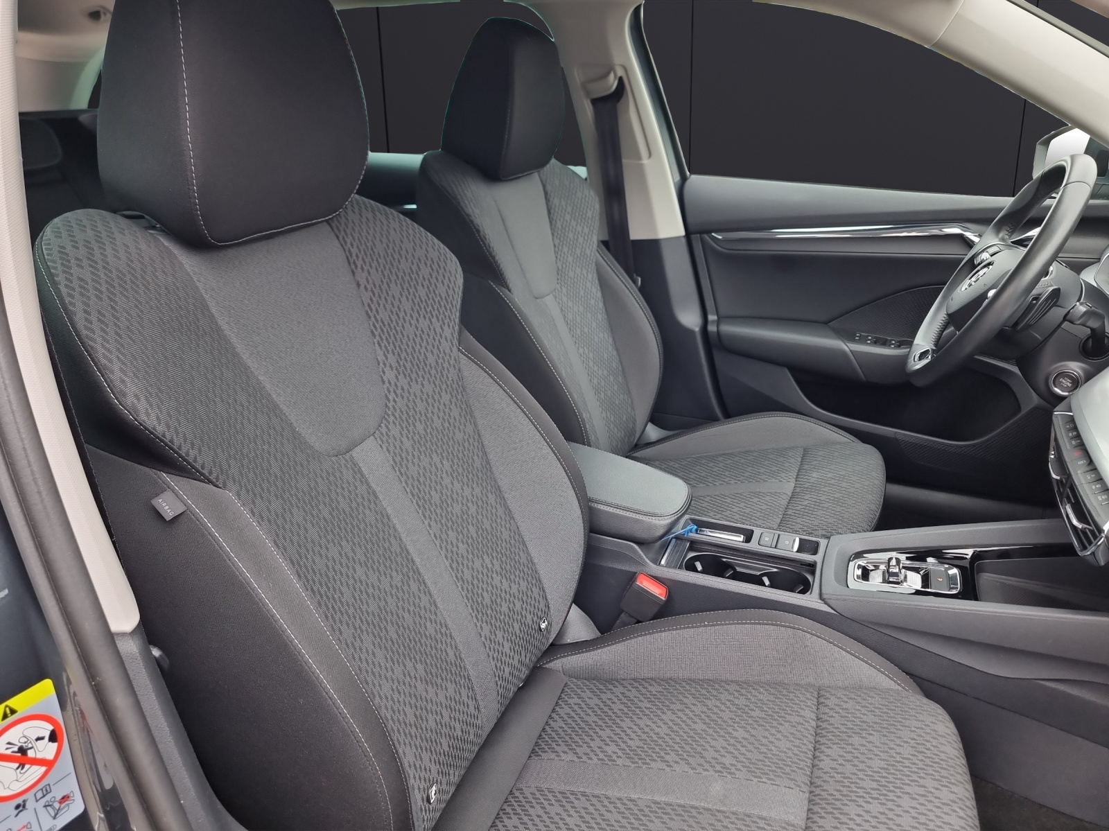 Fahrzeugabbildung SKODA Octavia Combi TDI First-Edition DSG LED Navi PDC SH