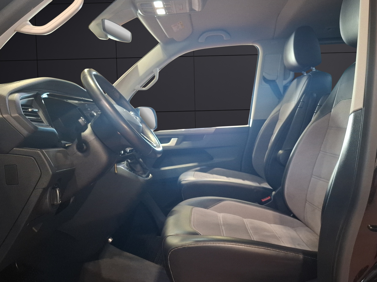 Fahrzeugabbildung Volkswagen T6 Multivan T6.1 TDI Generation-Six DSG LED AHK Navi ACC RFK SH