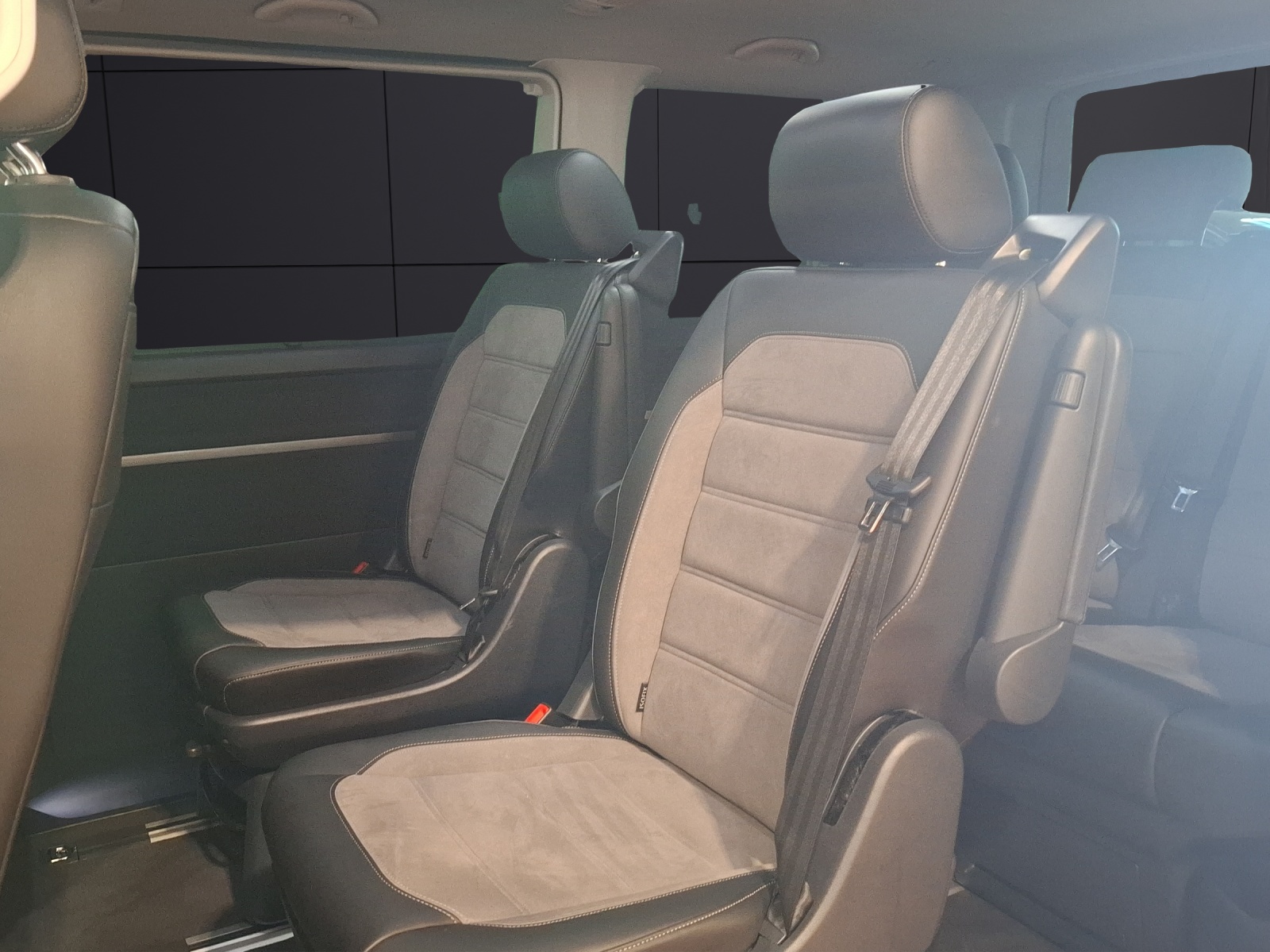 Fahrzeugabbildung Volkswagen T6 Multivan T6.1 TDI Generation-Six DSG LED AHK Navi ACC RFK SH