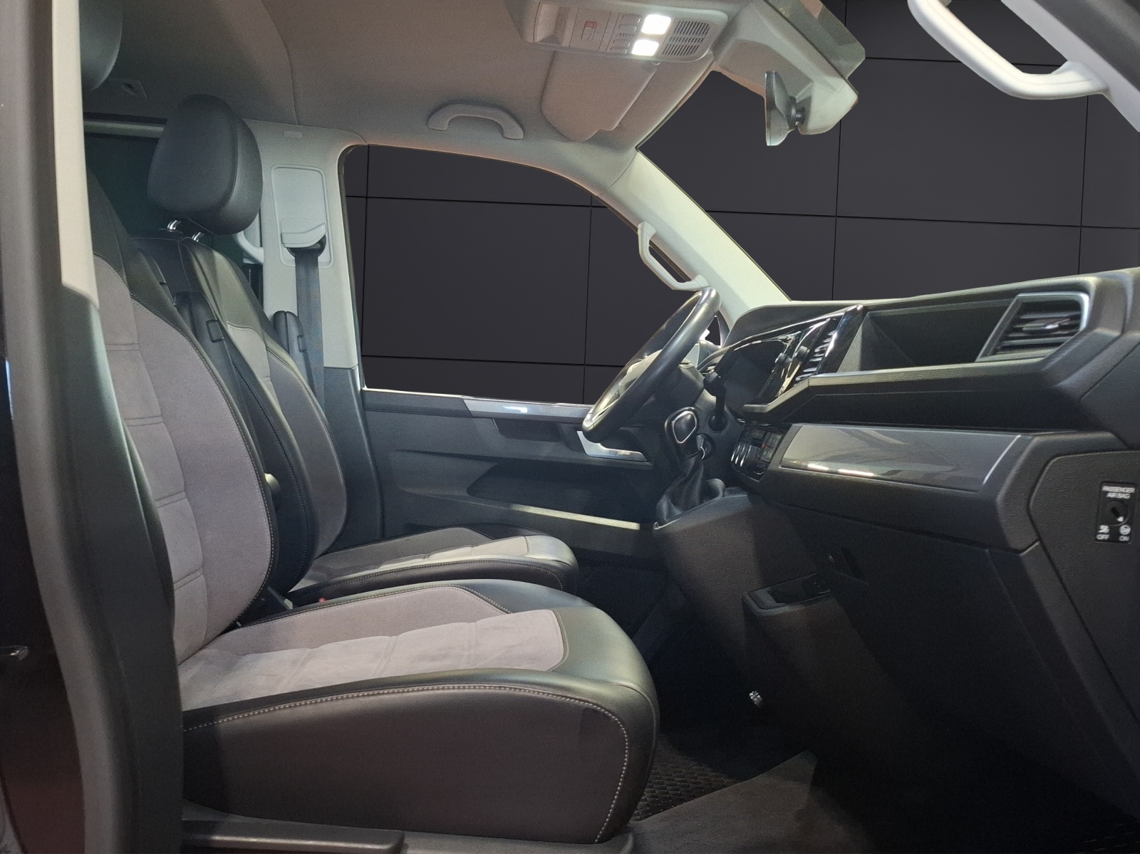 Fahrzeugabbildung Volkswagen T6 Multivan T6.1 TDI Generation-Six DSG LED AHK Navi ACC RFK SH