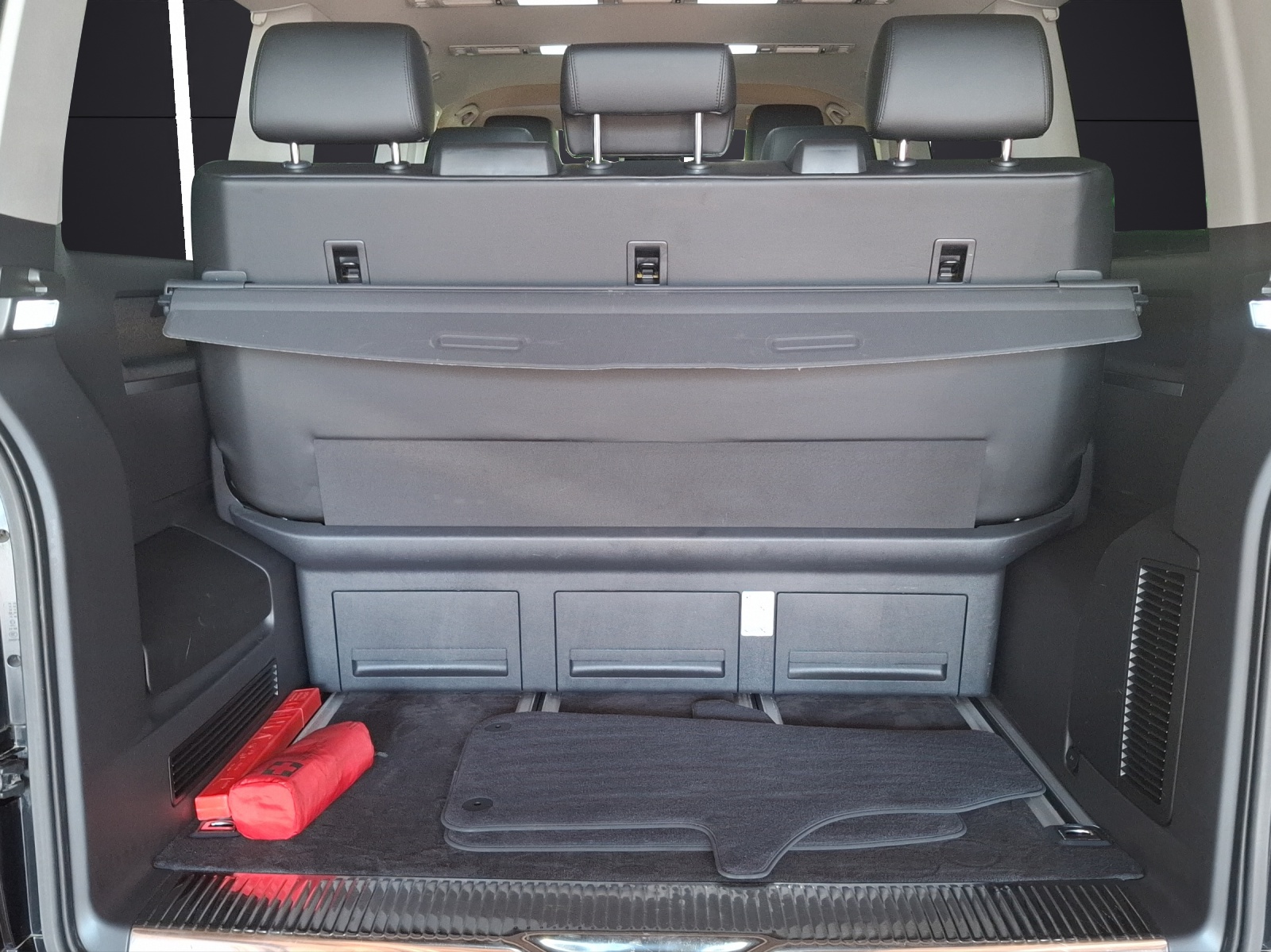 Fahrzeugabbildung Volkswagen T6 Multivan T6.1 TDI Generation-Six DSG LED AHK Navi ACC RFK SH