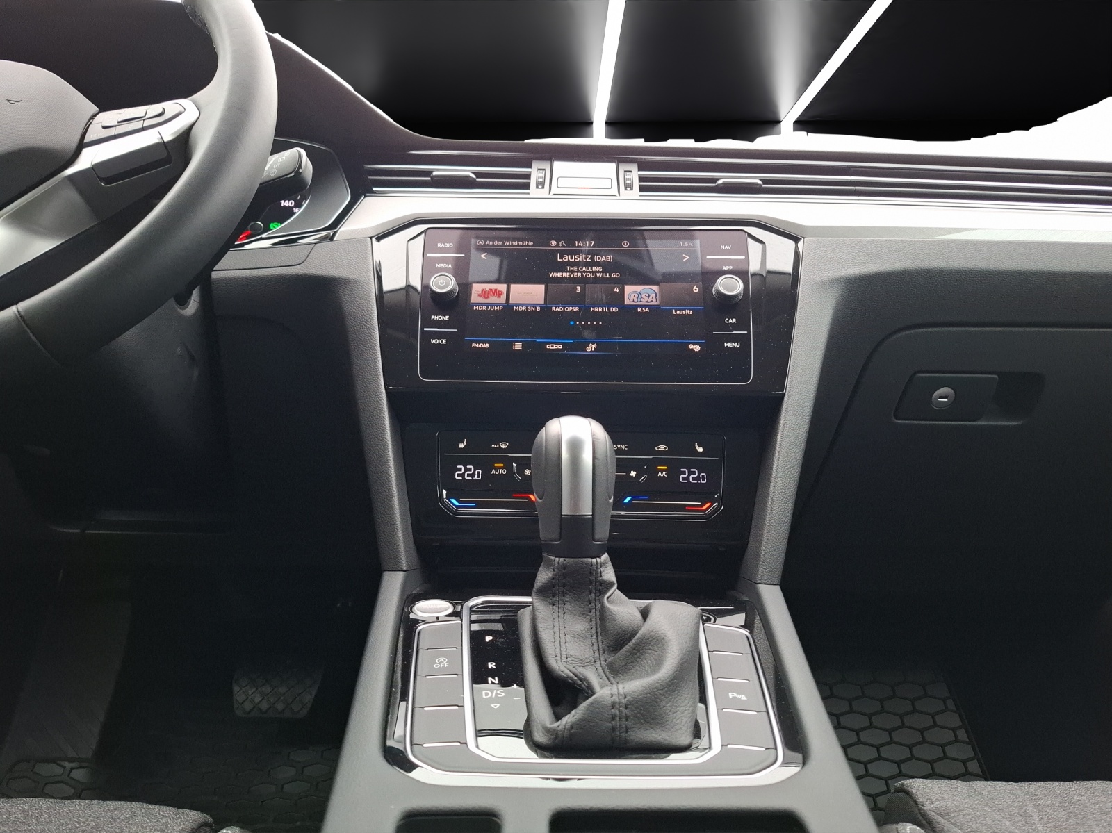 Fahrzeugabbildung Volkswagen Passat Variant TDI Business DSG 4M LED Navi ACC RFK SH