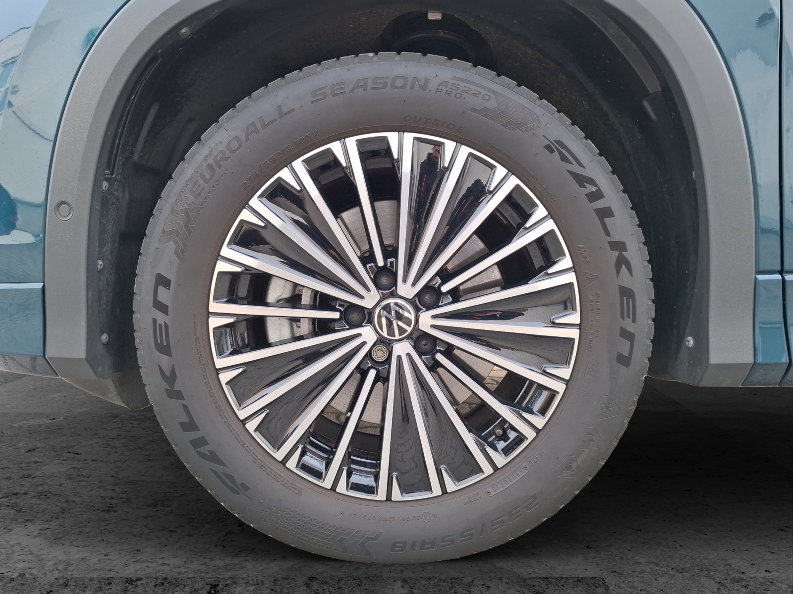 Fahrzeugabbildung Volkswagen Tayron eTSI Life DSG 7-Si Matrix AHK Navi AID ACC RFK SH