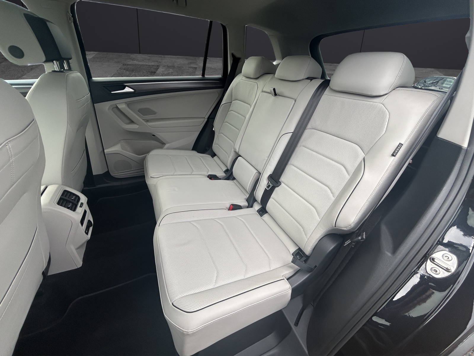 Fahrzeugabbildung Volkswagen Tiguan Allspace Elegance 4M TDI DSG IQ.Light ACC AHK PANO HuD SH 360°