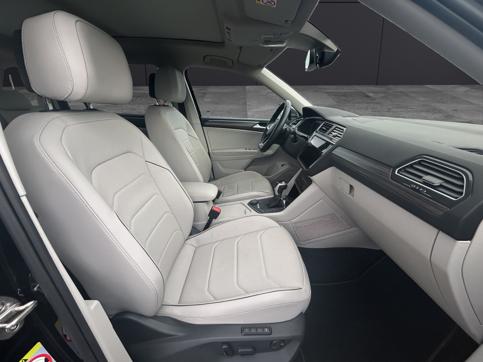 Fahrzeugabbildung Volkswagen Tiguan Allspace Elegance 4M TDI DSG IQ.Light ACC AHK PANO HuD SH 360°