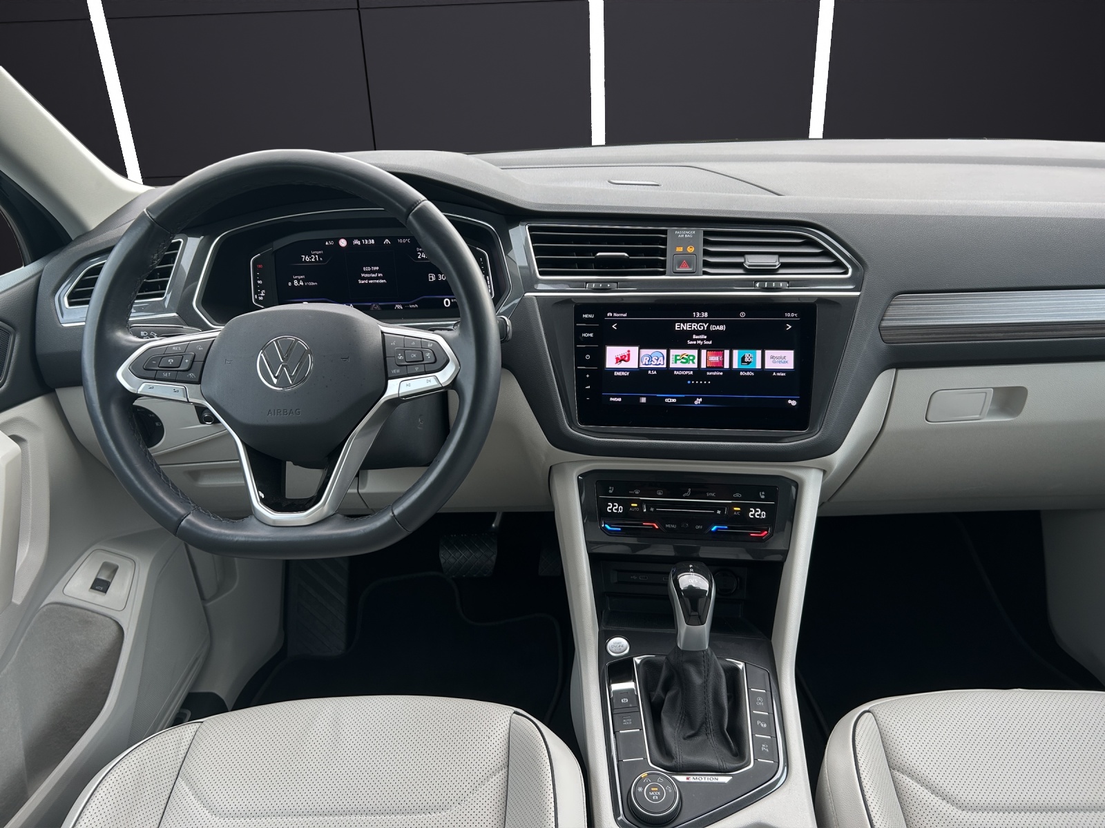 Fahrzeugabbildung Volkswagen Tiguan Allspace Elegance 4M TDI DSG IQ.Light ACC AHK PANO HuD SH 360°