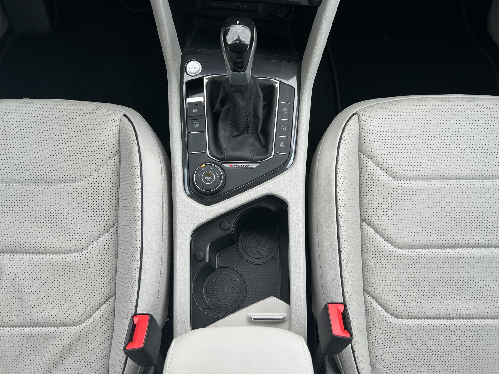 Fahrzeugabbildung Volkswagen Tiguan Allspace Elegance 4M TDI DSG IQ.Light ACC AHK PANO HuD SH 360°