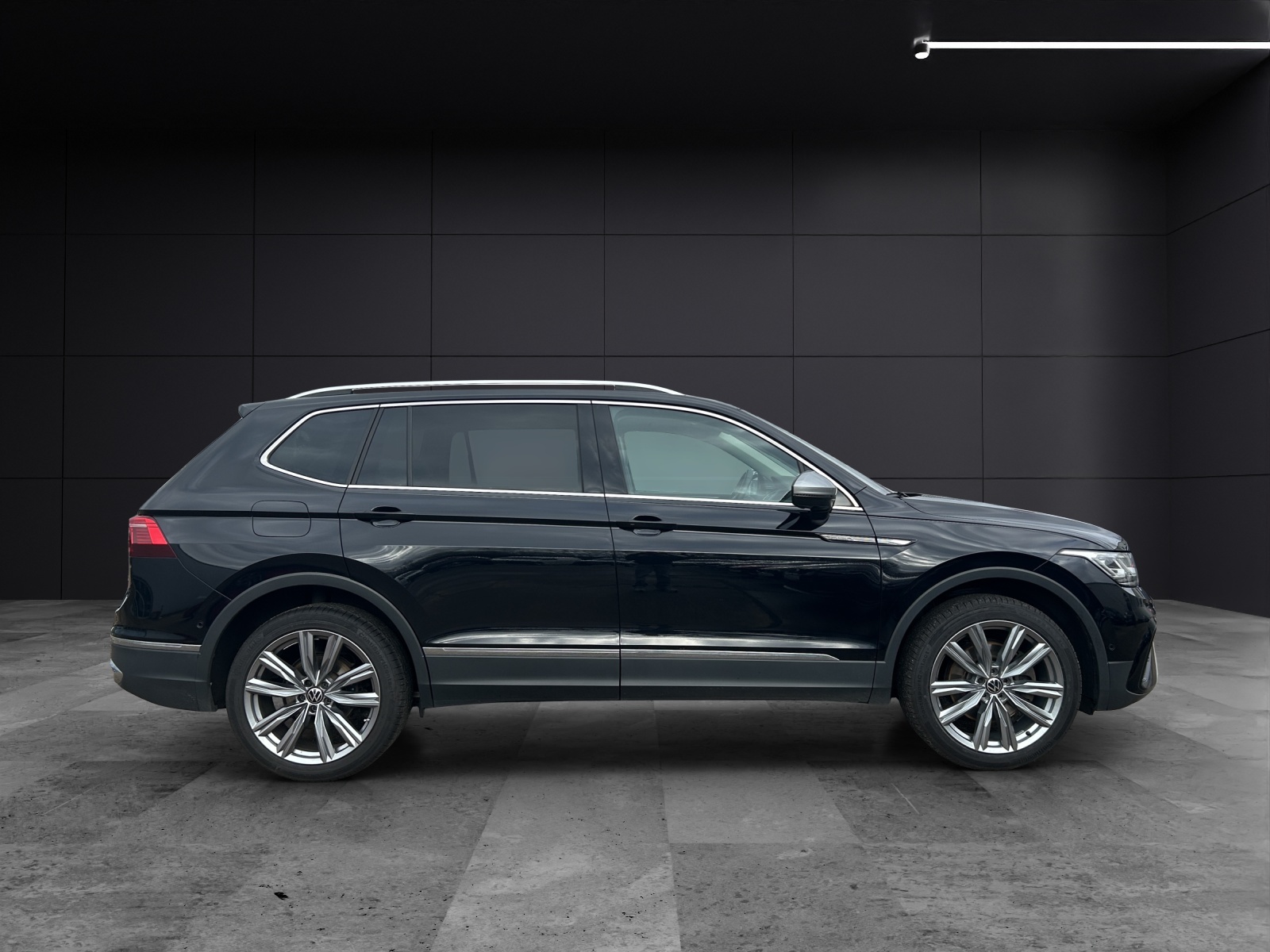 Fahrzeugabbildung Volkswagen Tiguan Allspace Elegance 4M TDI DSG IQ.Light ACC AHK PANO HuD SH 360°