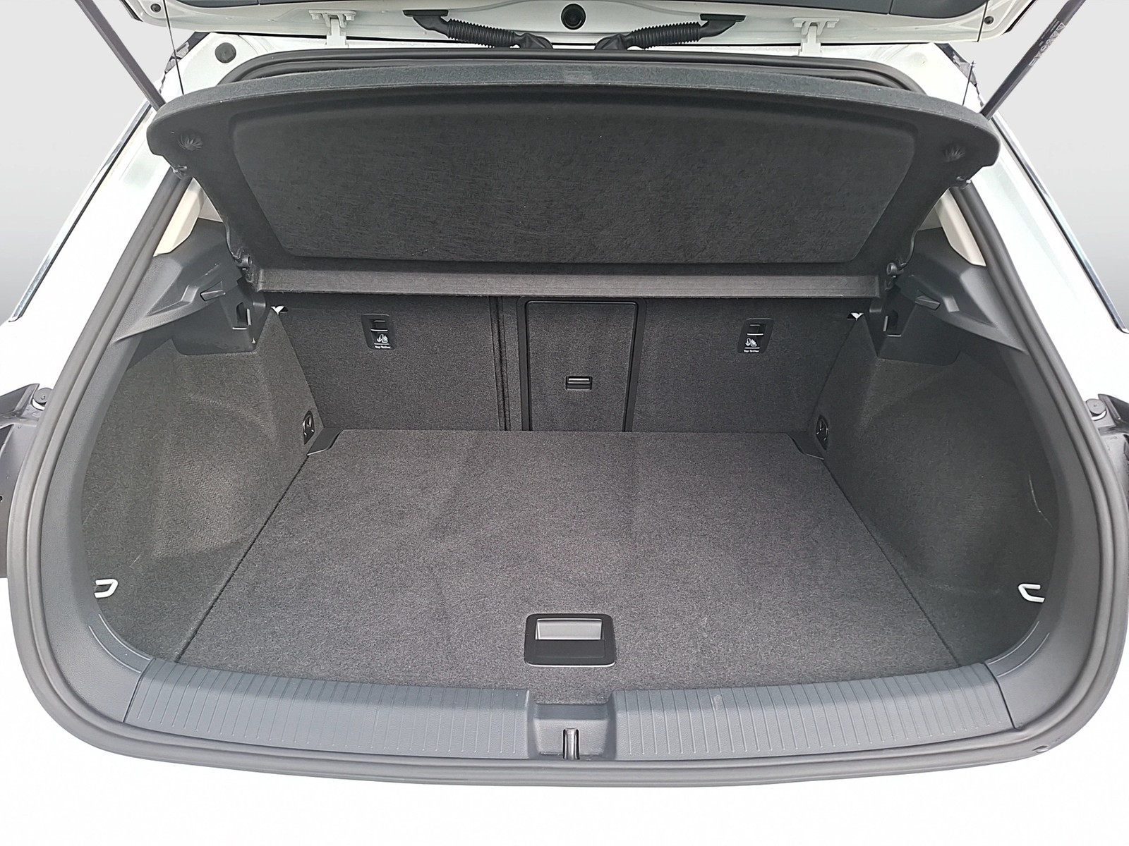 Fahrzeugabbildung Volkswagen T-Roc TSI Style LED AHK Navi AID ACC RFK SHZ