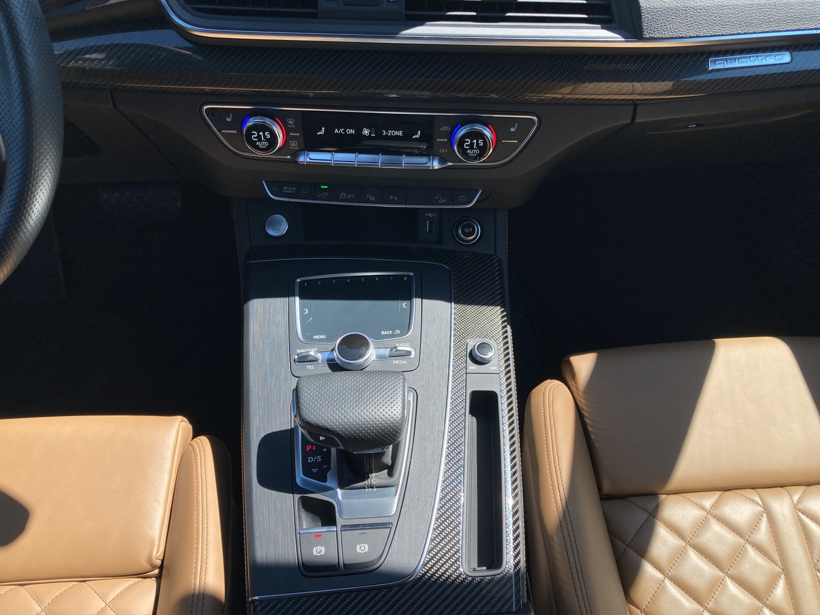 Fahrzeugabbildung Audi Q5 55 TFSI e quattro sport 55 TFSI e quattro sport MATRIX HEAD UP PANO RFK