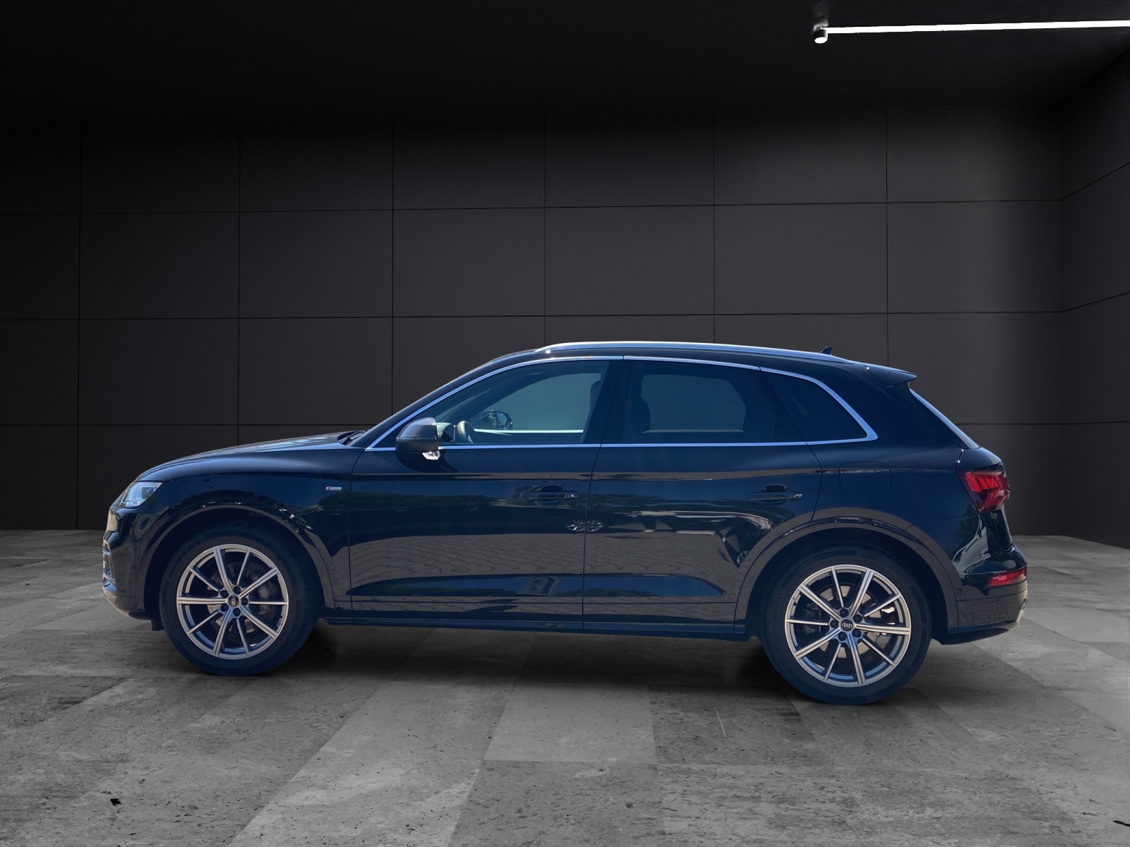 Fahrzeugabbildung Audi Q5 55 TFSI e quattro sport 55 TFSI e quattro sport MATRIX HEAD UP PANO RFK