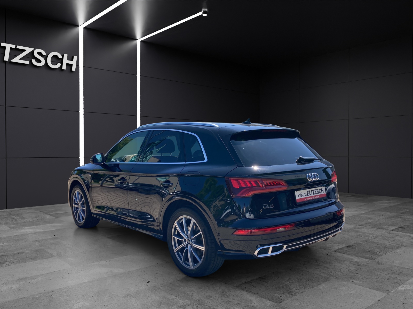 Fahrzeugabbildung Audi Q5 55 TFSI e quattro sport 55 TFSI e quattro sport MATRIX HEAD UP PANO RFK