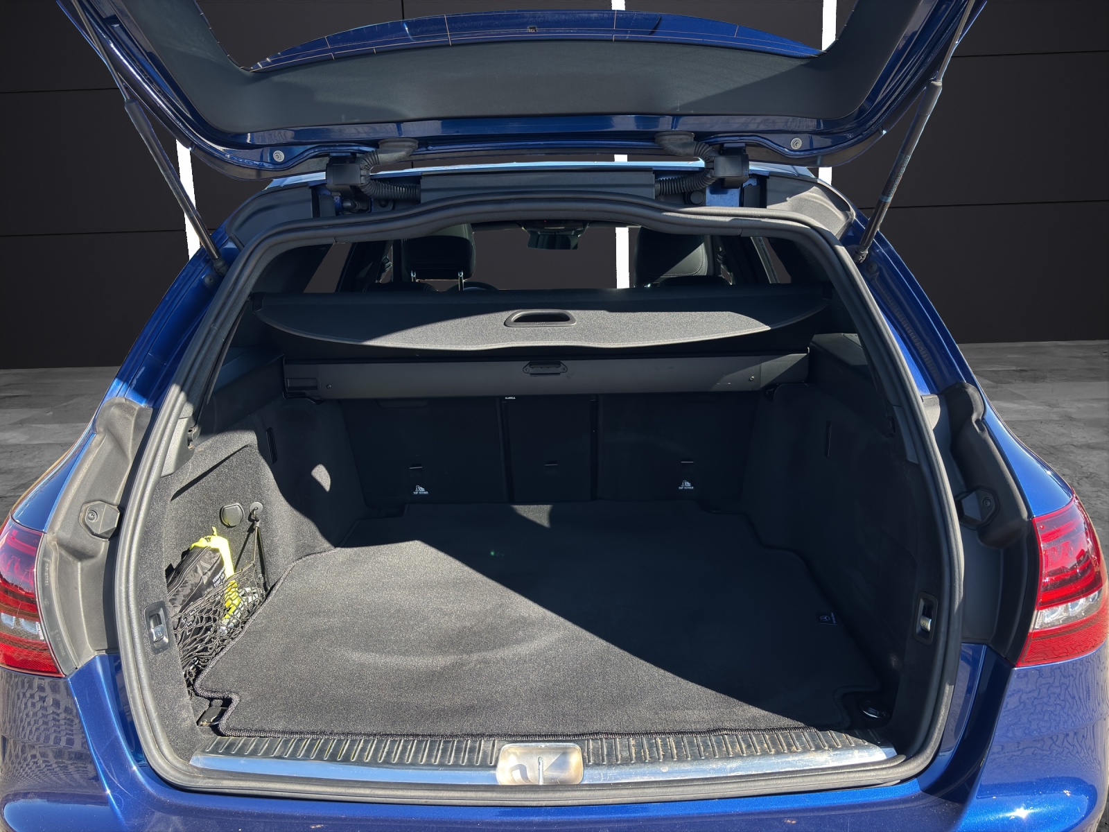 Fahrzeugabbildung Mercedes-Benz C 220 T d AMG Line PANO AHK BURMESTER