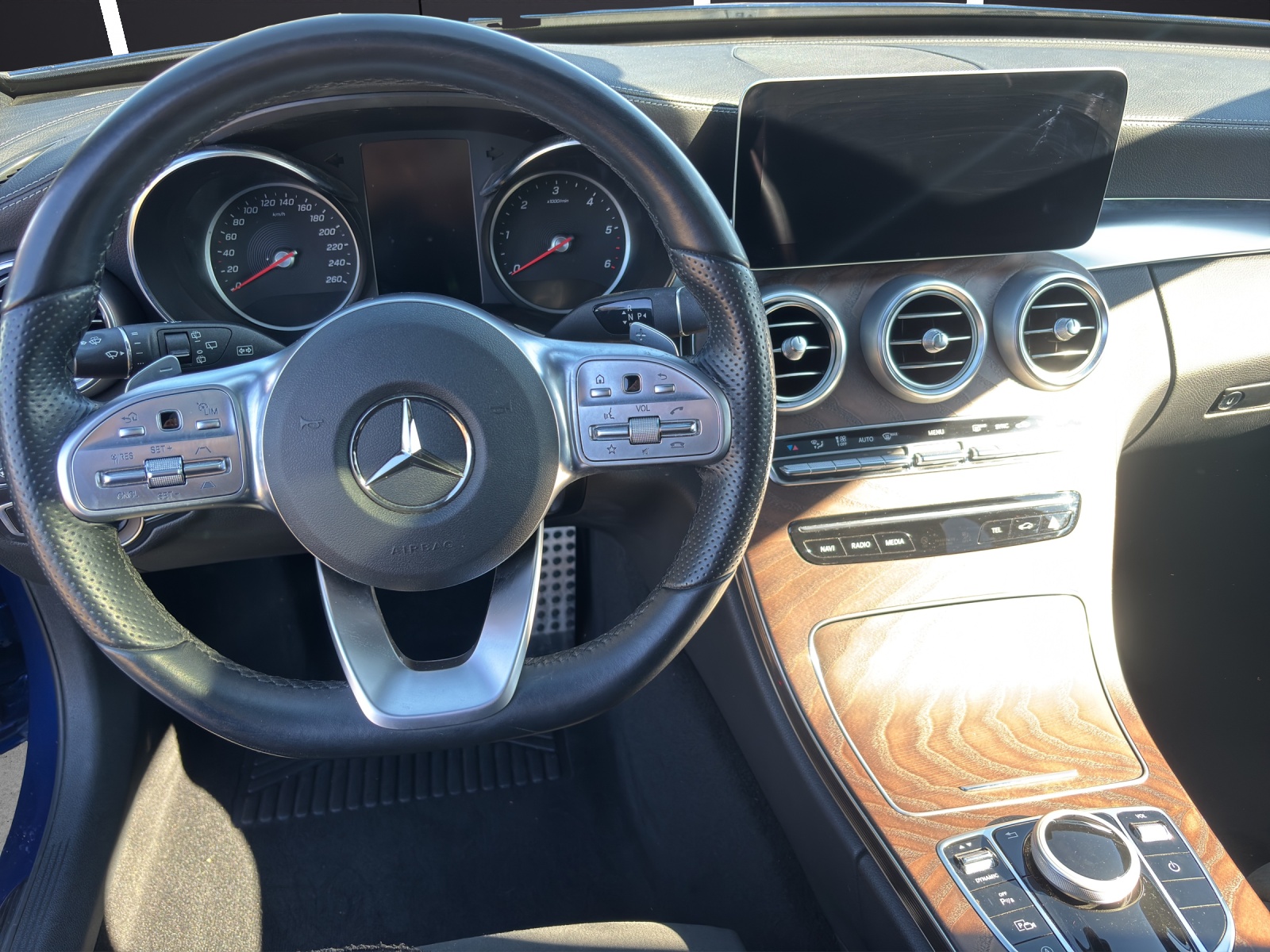 Fahrzeugabbildung Mercedes-Benz C 220 T d AMG Line PANO AHK BURMESTER