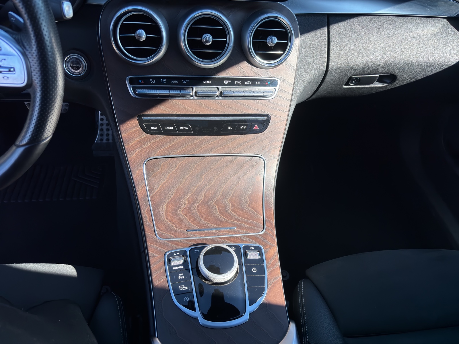 Fahrzeugabbildung Mercedes-Benz C 220 T d AMG Line PANO AHK BURMESTER