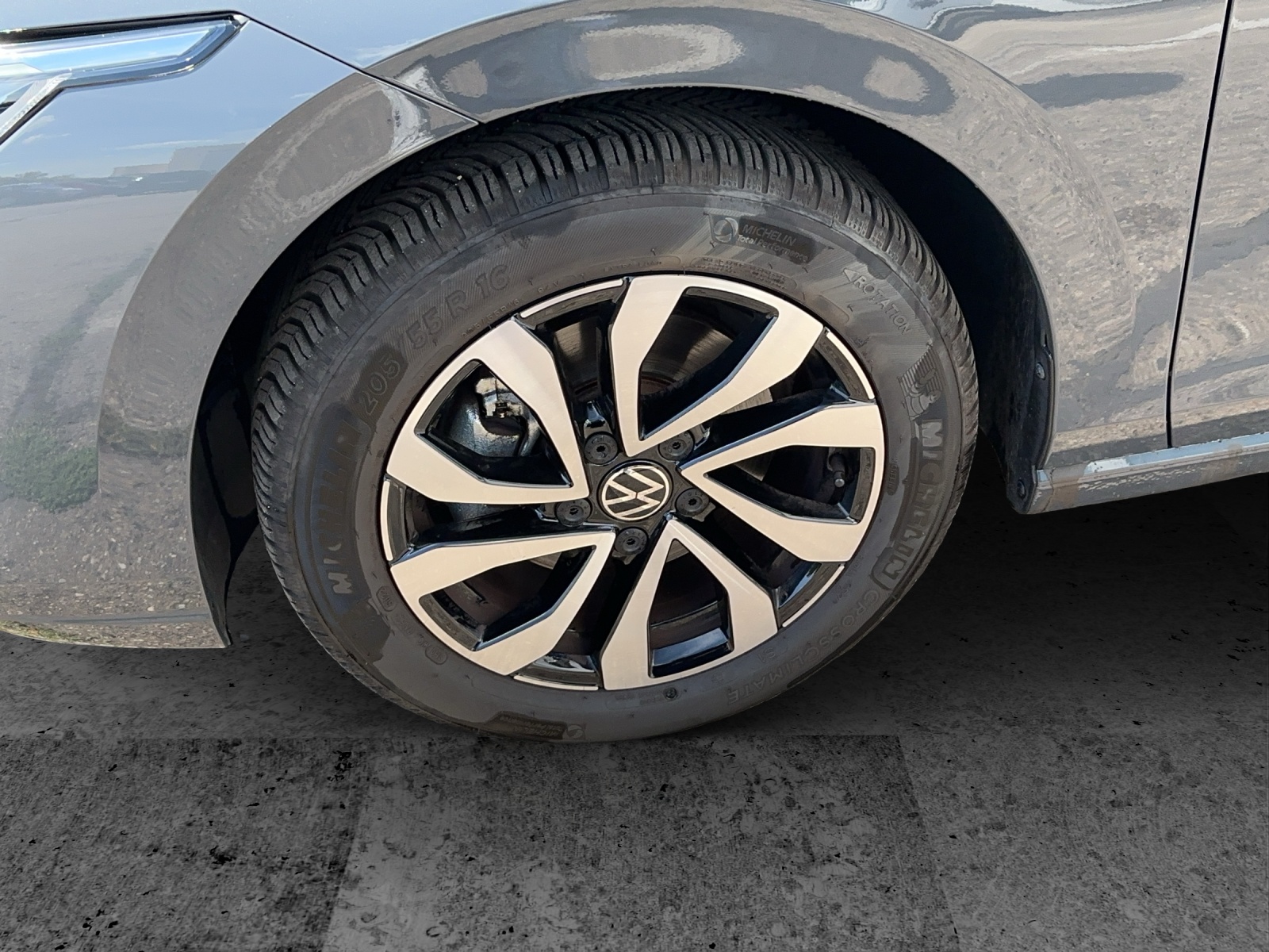 Fahrzeugabbildung Volkswagen Golf VIII Variant eTSI Active DSG NAVI LED AppConnect