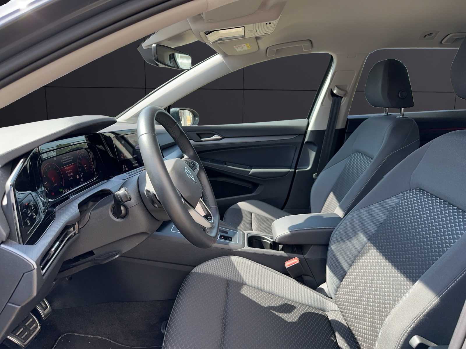 Fahrzeugabbildung Volkswagen Golf VIII Variant eTSI Active DSG NAVI LED AppConnect