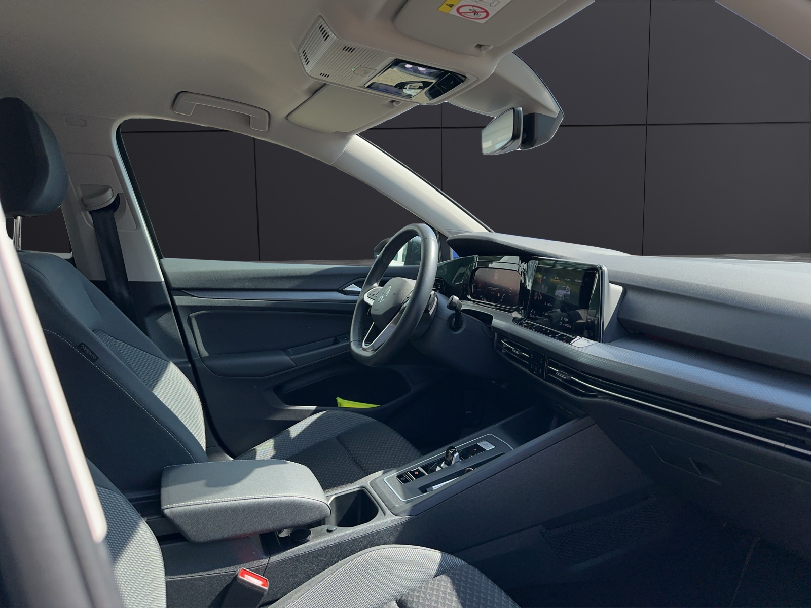 Fahrzeugabbildung Volkswagen Golf VIII Variant eTSI Active DSG NAVI LED AppConnect