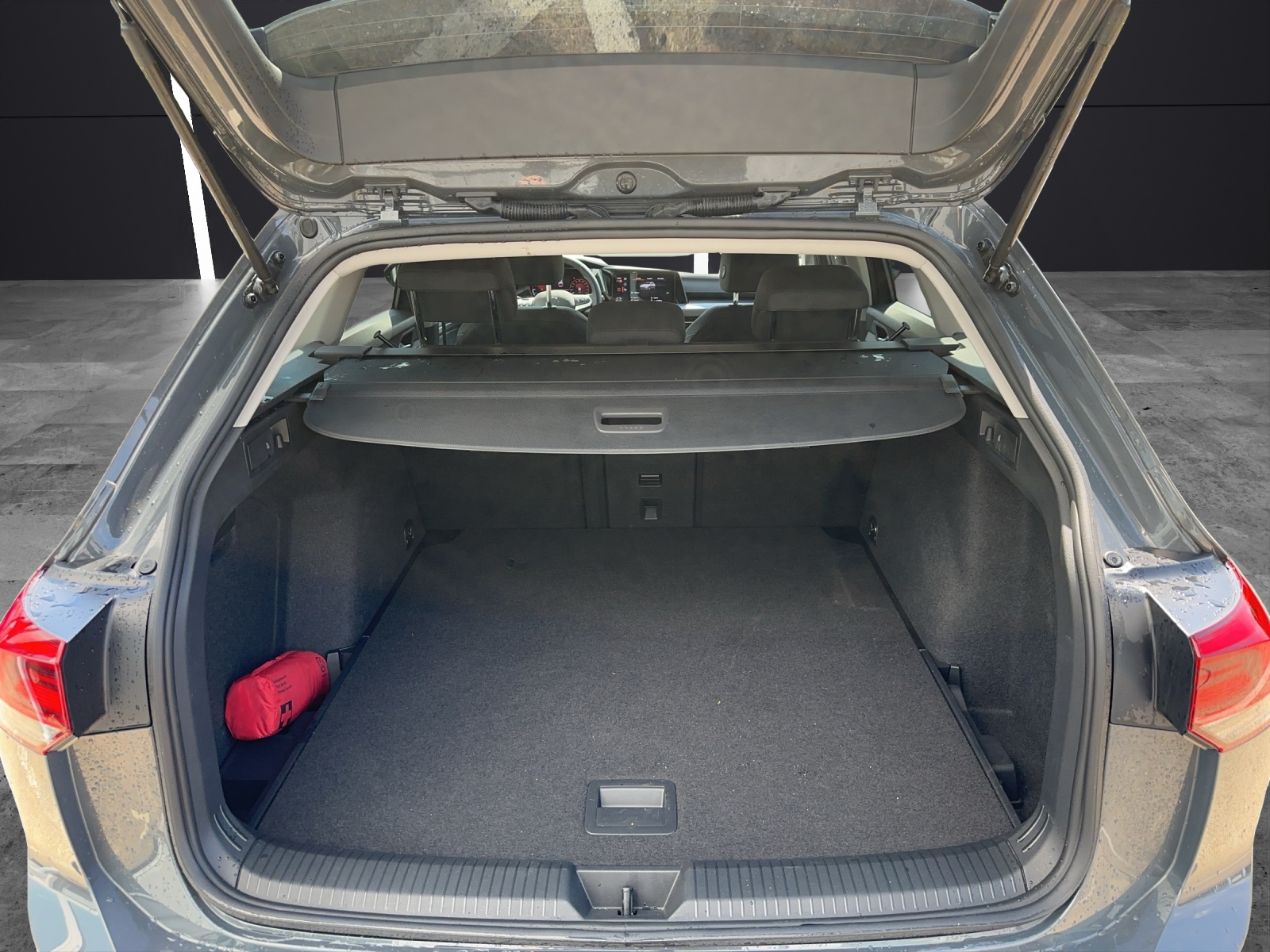 Fahrzeugabbildung Volkswagen Golf VIII Variant eTSI Active DSG NAVI LED AppConnect