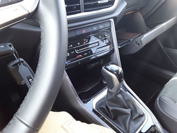 Fahrzeugabbildung Volkswagen T-Roc TSI Style DSG LEDplus AHK Navi AID ACC Park-Assist SH 19