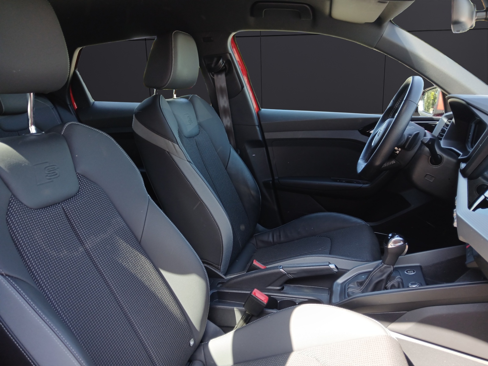 Fahrzeugabbildung Audi A1 Sportback 35 TFSI S-line S-tronic STH LED Navi AVC ACC RFK