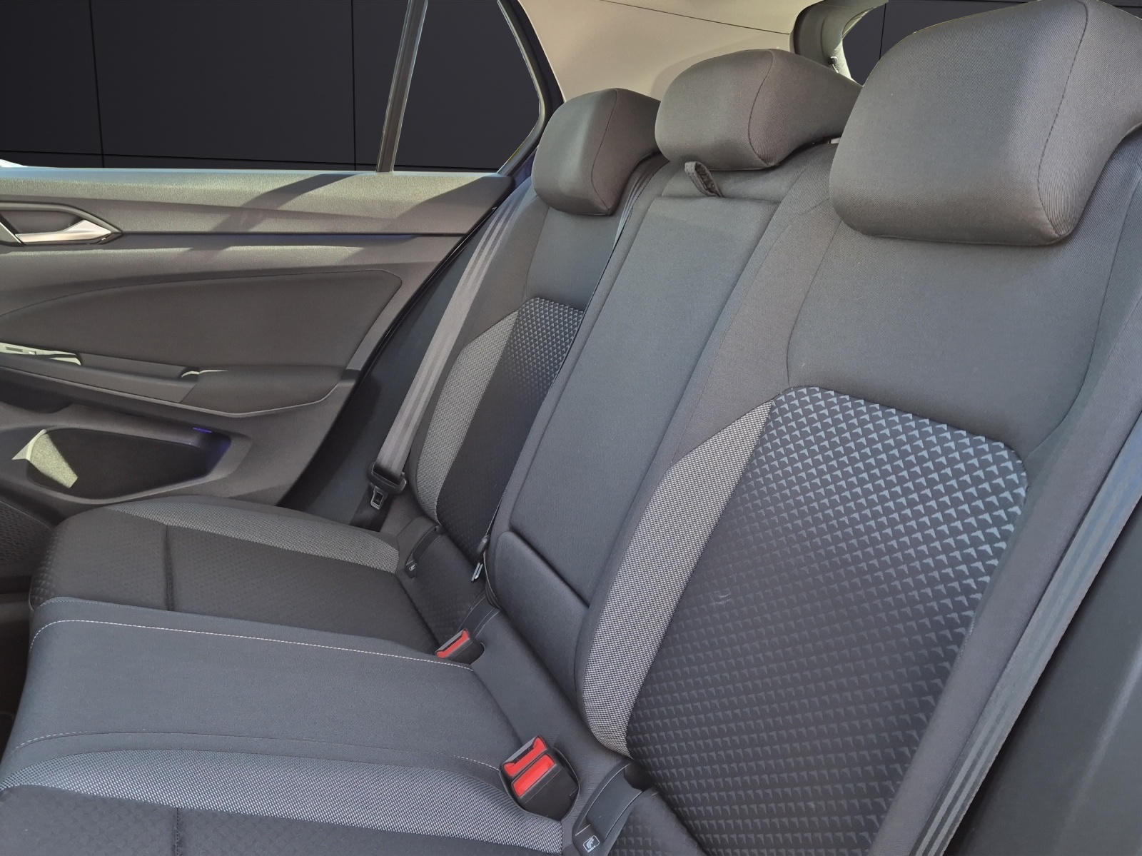 Fahrzeugabbildung Volkswagen Golf VIII TSI Active LED Navi AID ACC SH LHZ LM