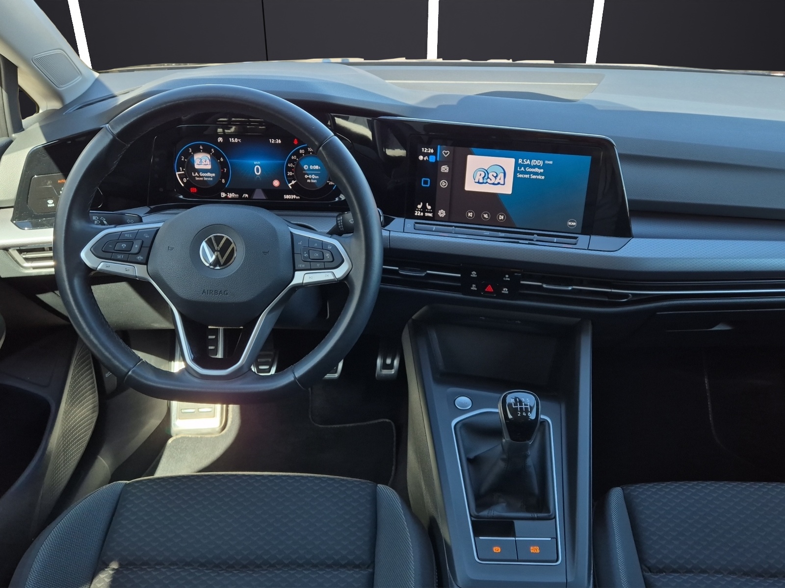 Fahrzeugabbildung Volkswagen Golf VIII TSI Active LED Navi AID ACC SH LHZ LM