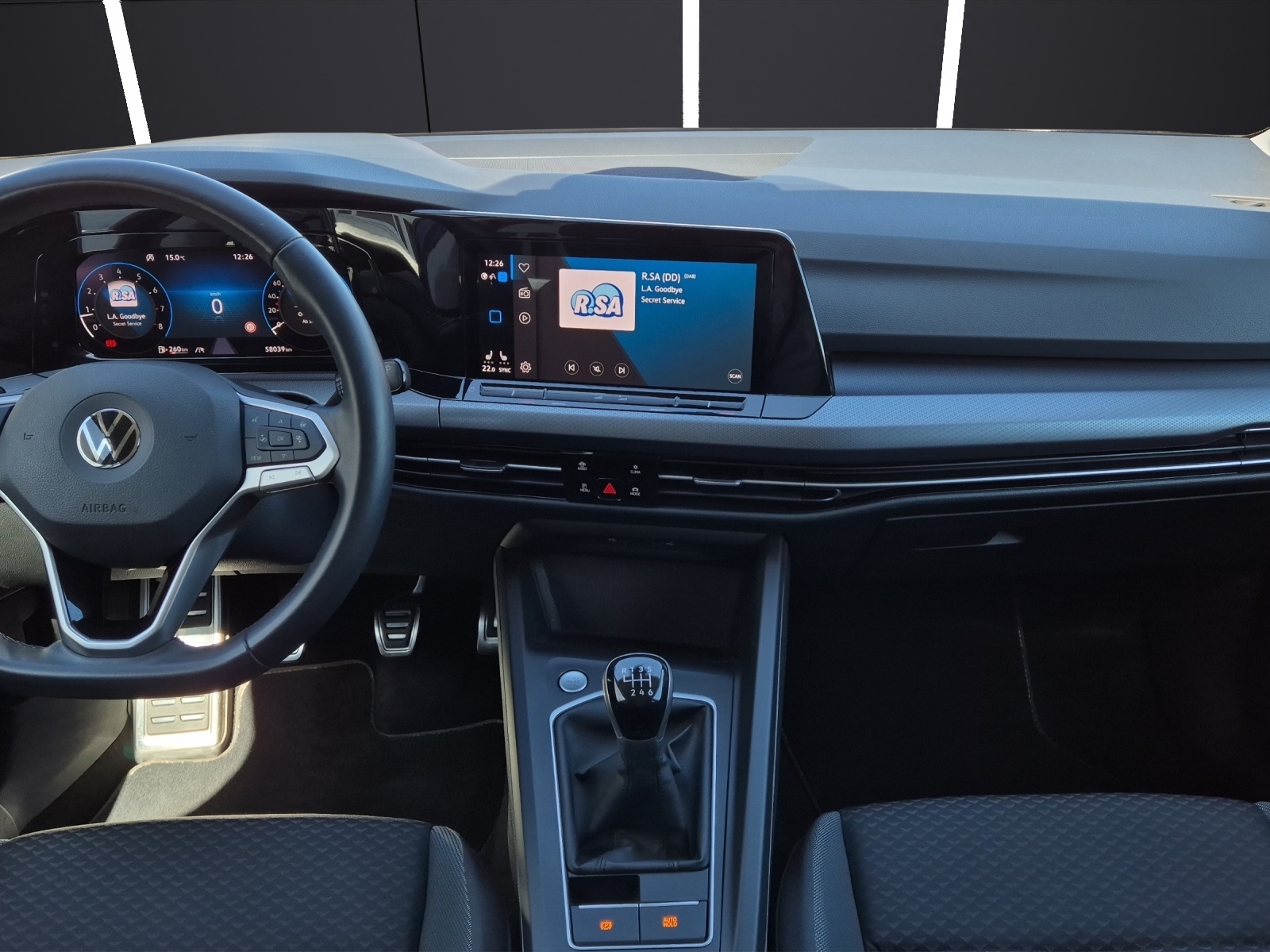 Fahrzeugabbildung Volkswagen Golf VIII TSI Active LED Navi AID ACC SH LHZ LM