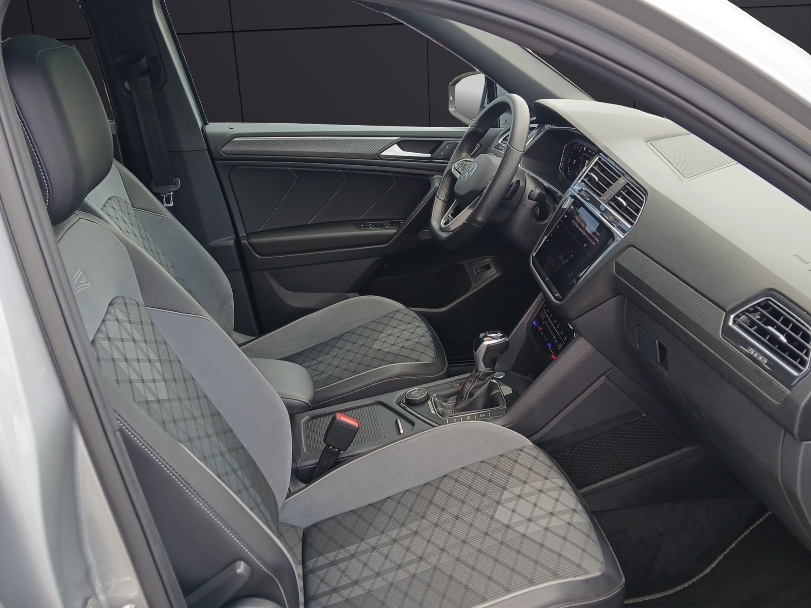 Fahrzeugabbildung Volkswagen Tiguan Allspace TSI R-Line DSG 4M LED PANO RFK SH