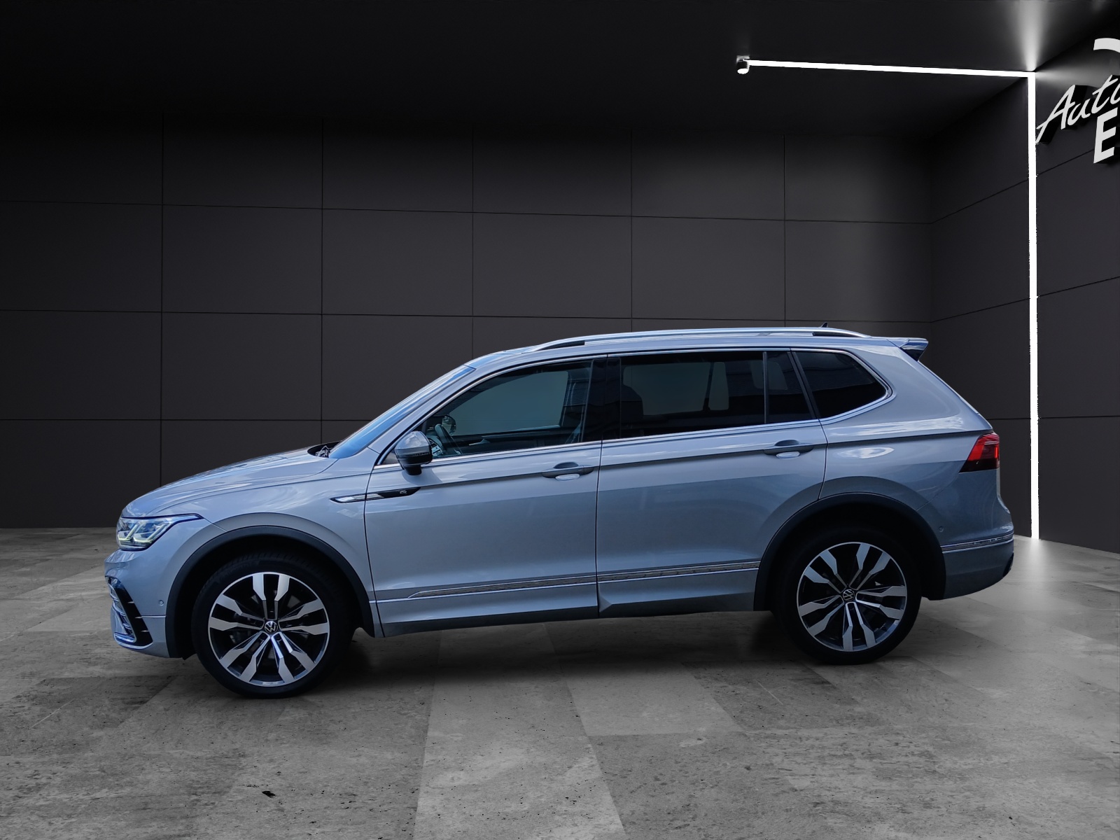 Fahrzeugabbildung Volkswagen Tiguan Allspace TSI R-Line DSG 4M LED PANO RFK SH
